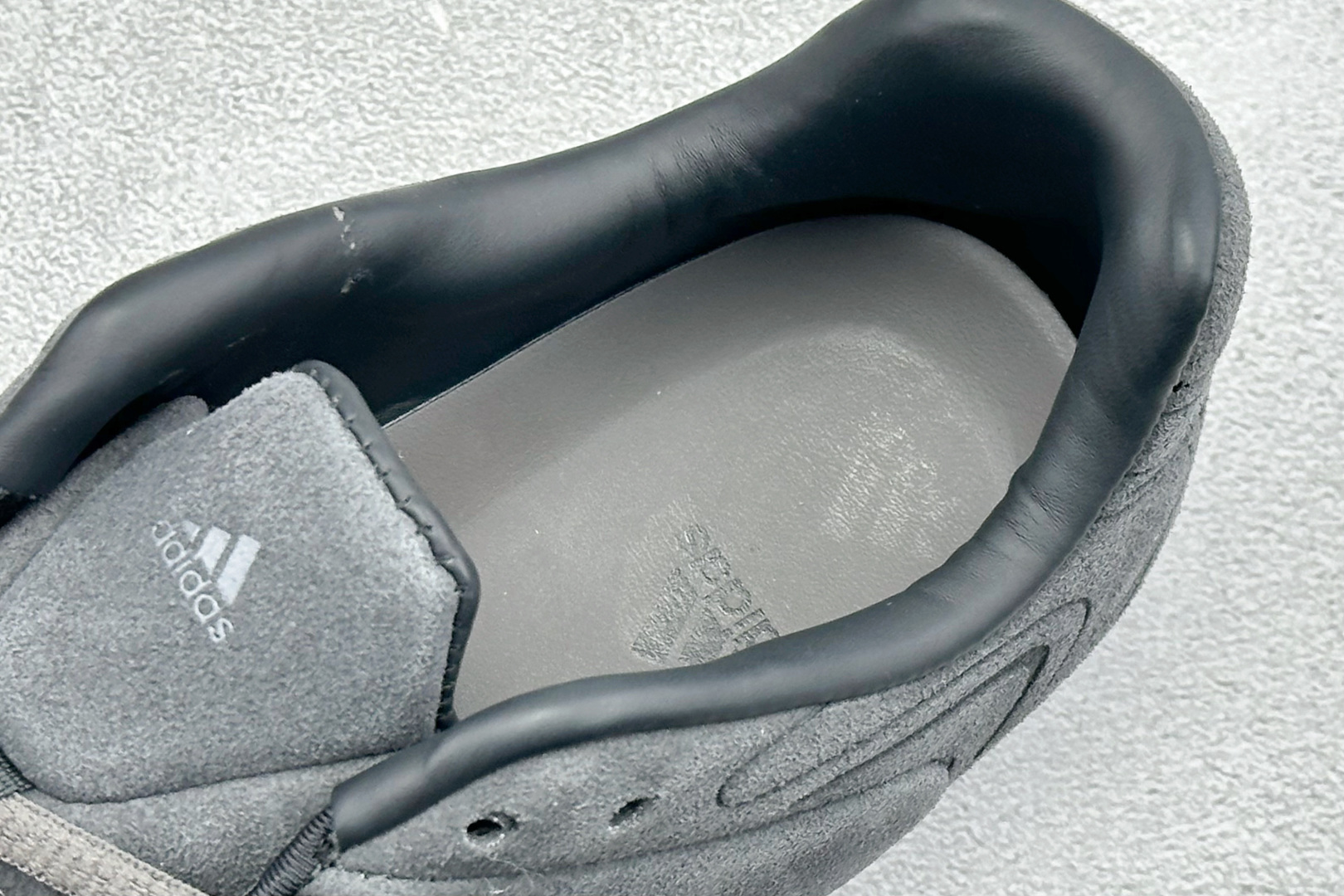 TG版Adidas Ghost Sprint 舒适百搭 生活休闲鞋 JS1068 TG版Adidas Ghost Sprint 舒适百搭 生活休闲鞋 JS1068