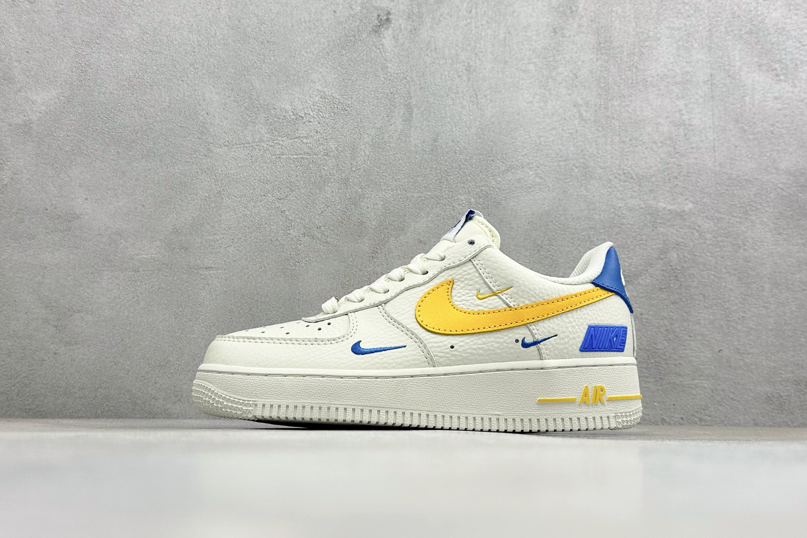 SC版Nike Air Force 1’07 Low 云白勾金 空军一号低帮休闲板鞋 FZ1151-100 SC版Nike Air Force 1’07 Low 云白勾金 空军一号低帮休闲板鞋 FZ1151-100