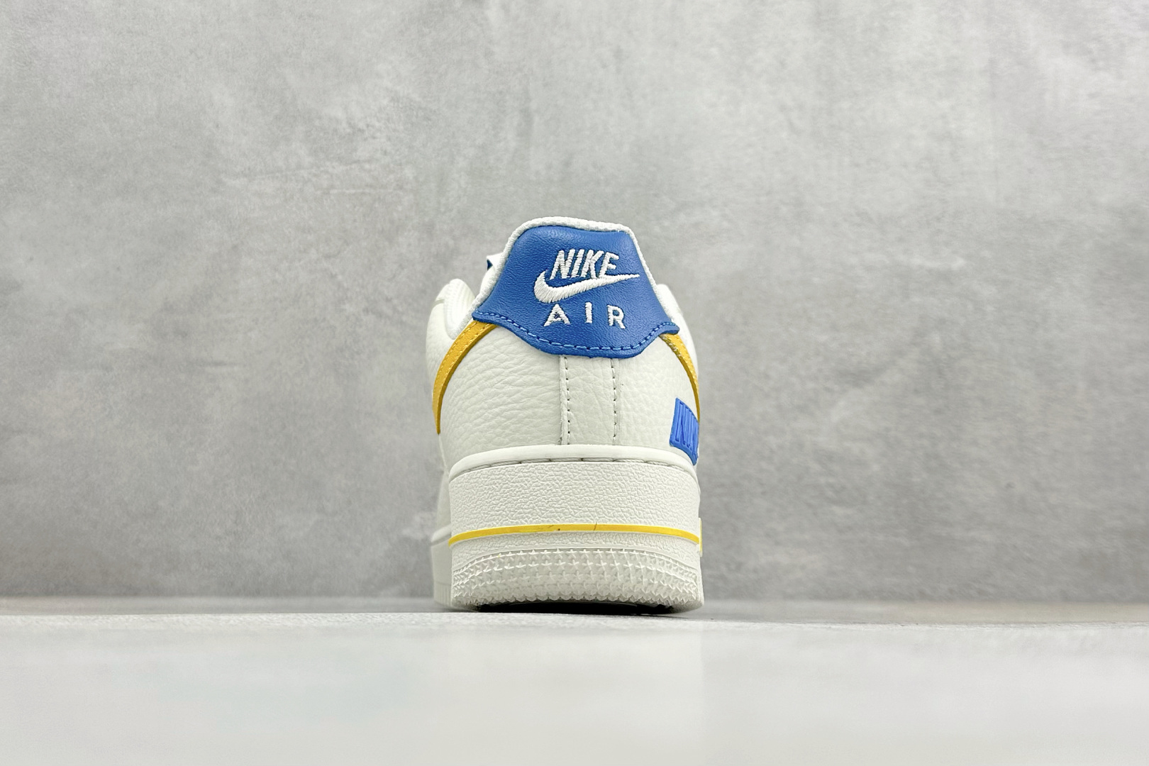 SC版Nike Air Force 1'07 Low 云白勾金 空军一号低帮休闲板鞋 FZ1151-100 SC版Nike Air Force 1'07 Low 云白勾金 空军一号低帮休闲板鞋 FZ1151-100