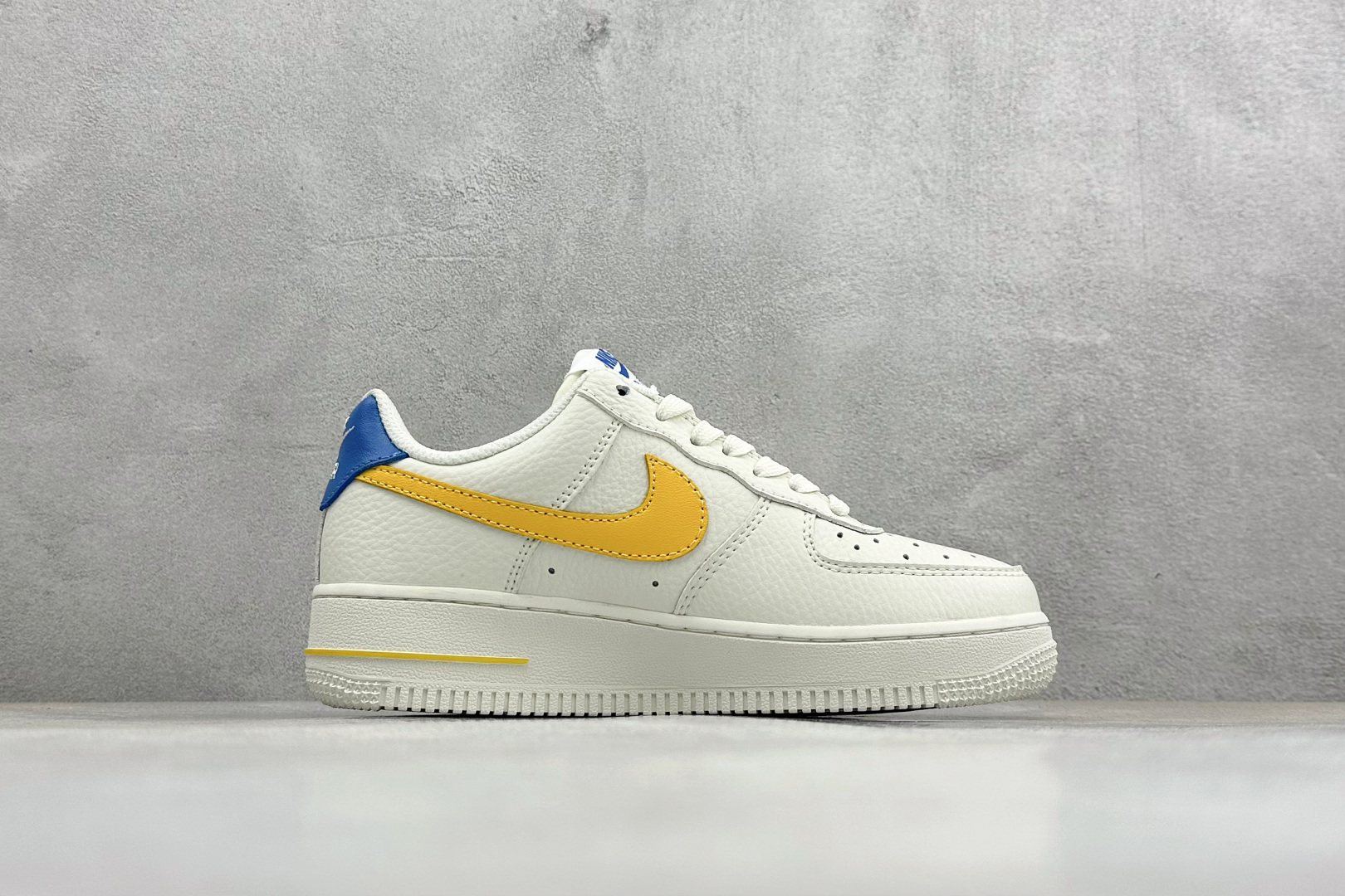 SC版Nike Air Force 1'07 Low 云白勾金 空军一号低帮休闲板鞋 FZ1151-100 SC版Nike Air Force 1'07 Low 云白勾金 空军一号低帮休闲板鞋 FZ1151-100