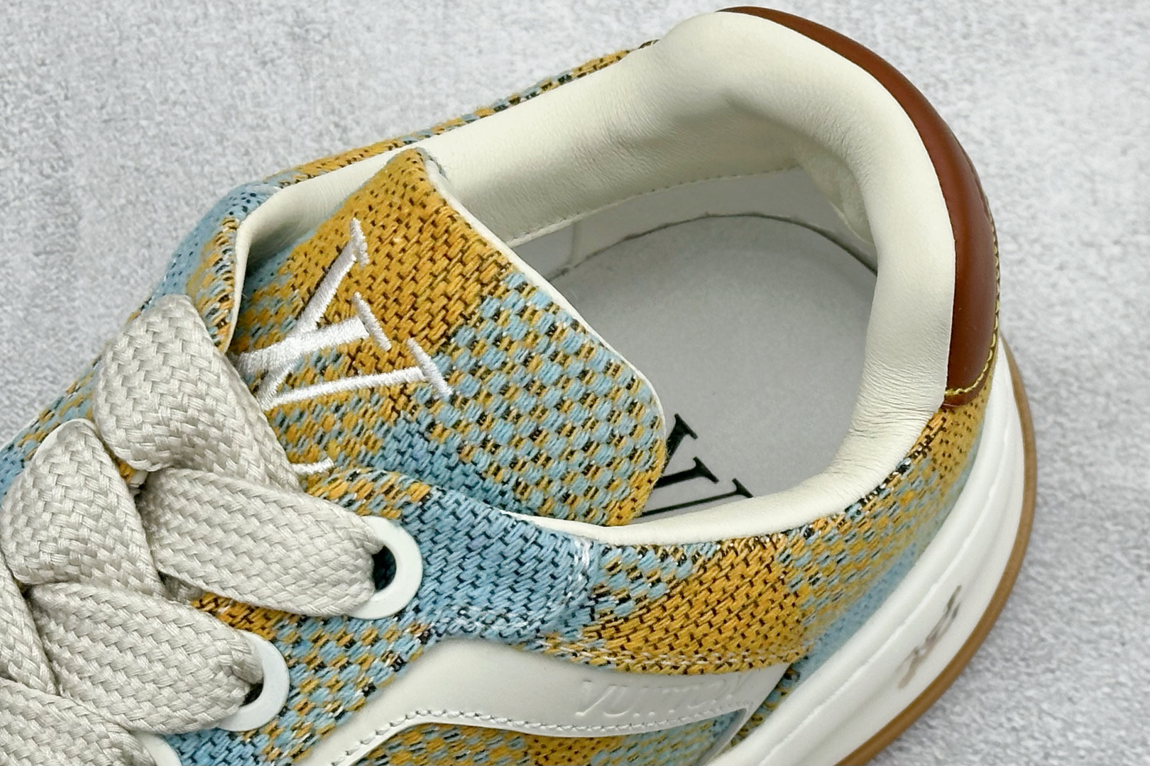 490 LOUIS VUITTON Tilted系列 2026早春全新上架 Tilted Low Sneakers 倾斜系列低帮复古休闲运动板鞋 1AJ788