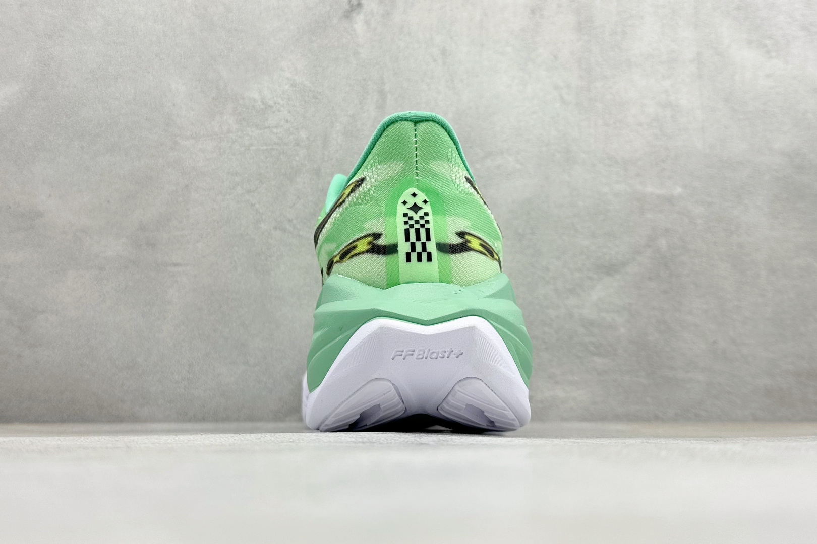 Asics Superblast 3 亚瑟士舒适透气运动跑鞋 103A198-108