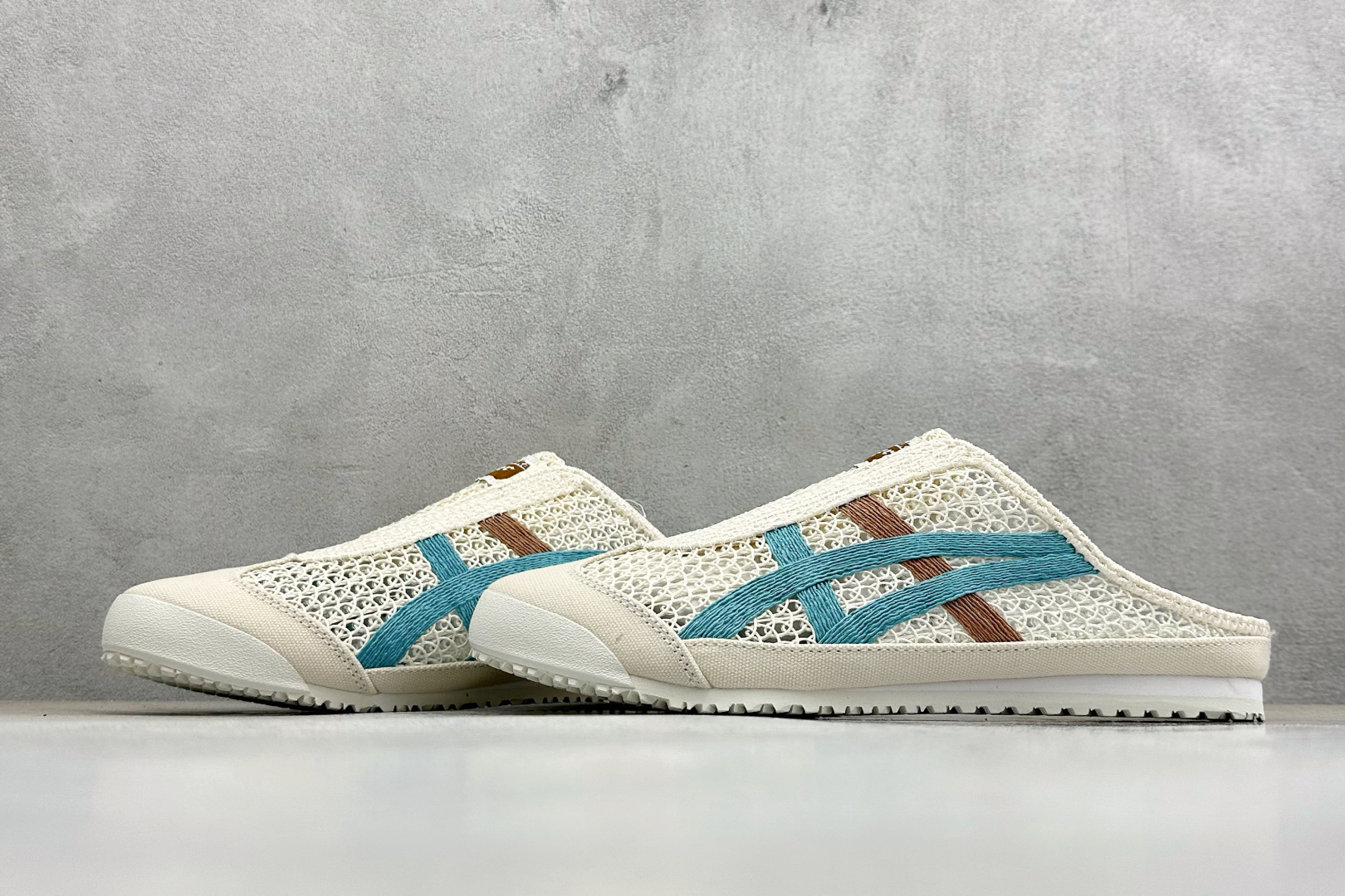 OnitsukaTige /鬼塚虎 Mexico 66 Sabot 网面透气一脚蹬半拖 1183C208-100 OnitsukaTige /鬼塚虎 Mexico 66 Sabot 网面透气一脚蹬半拖 1183C208-100
