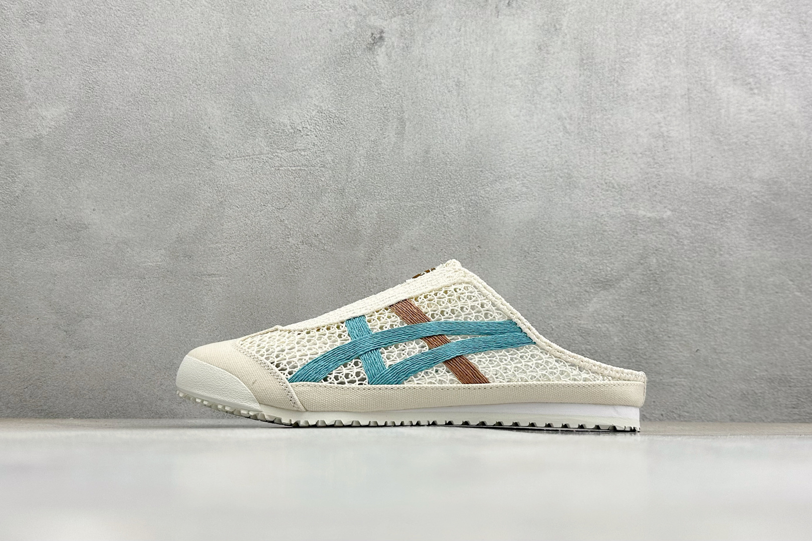 OnitsukaTige /鬼塚虎 Mexico 66 Sabot 网面透气一脚蹬半拖 1183C208-100 OnitsukaTige /鬼塚虎 Mexico 66 Sabot 网面透气一脚蹬半拖 1183C208-100