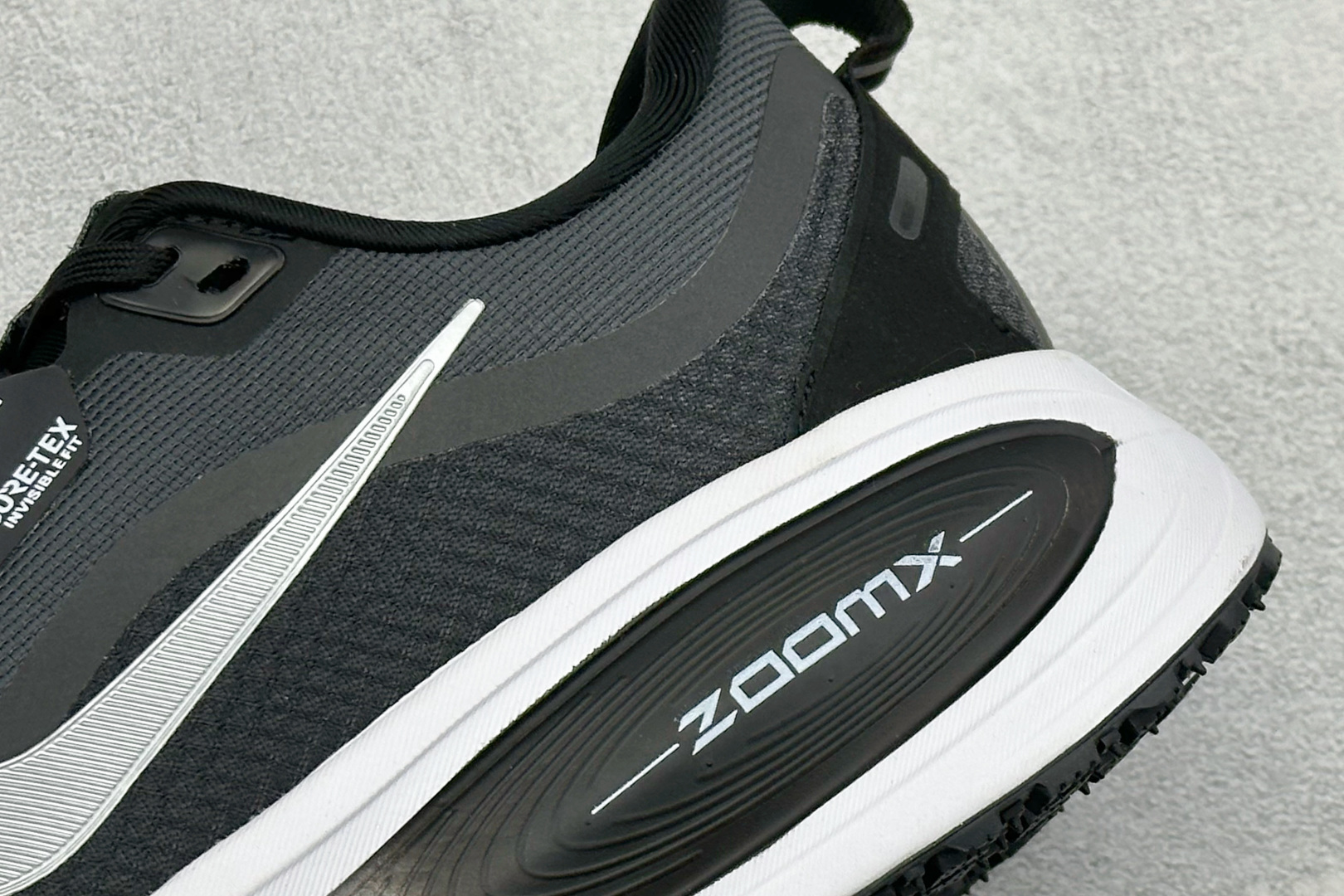 Nike Air Zoom Vomero 18 GTX 登月18 缓震休闲跑鞋 HQ7001-002 Nike Air Zoom Vomero 18 GTX 登月18 缓震休闲跑鞋 HQ7001-002