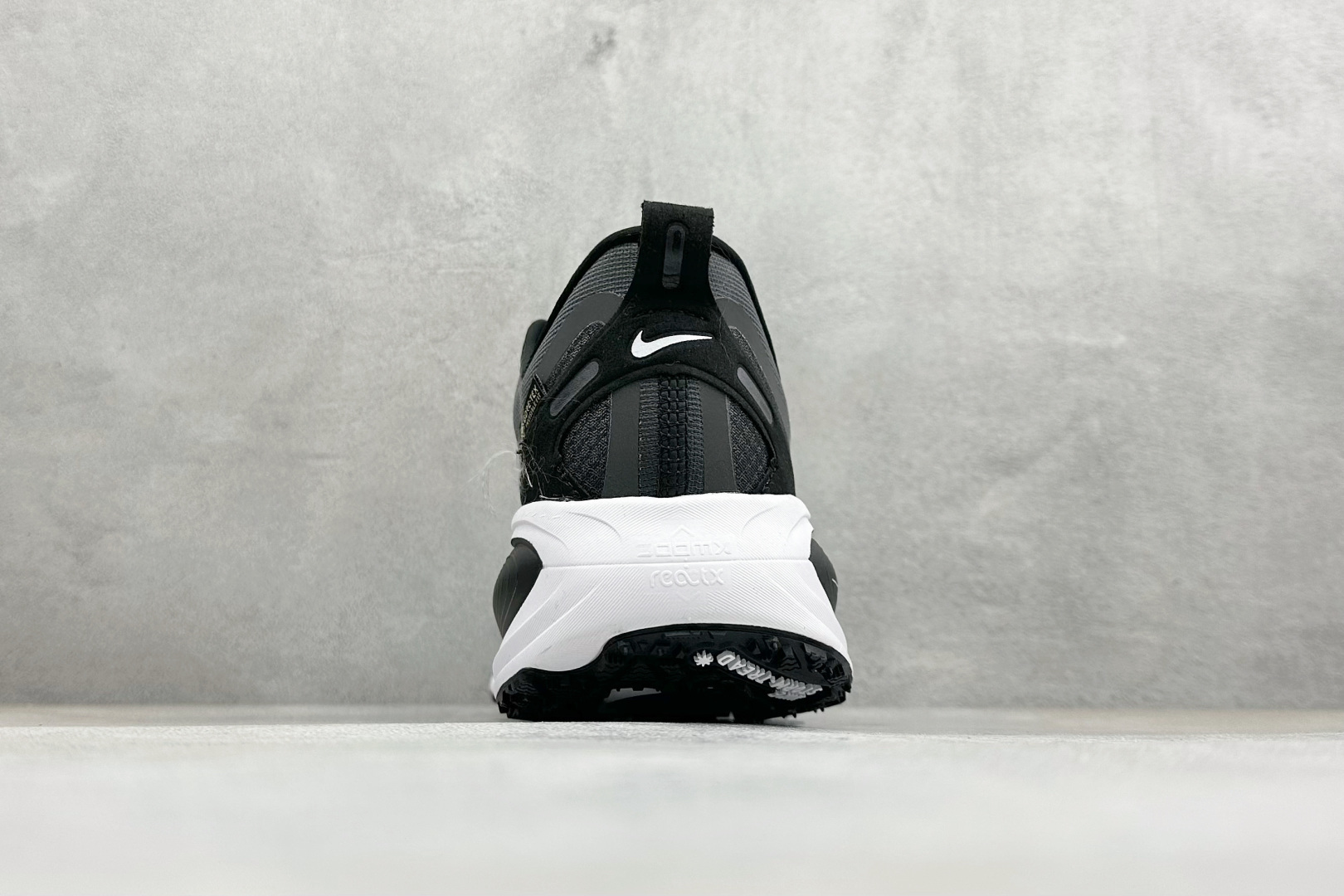Nike Air Zoom Vomero 18 GTX 登月18 缓震休闲跑鞋 HQ7001-002 Nike Air Zoom Vomero 18 GTX 登月18 缓震休闲跑鞋 HQ7001-002