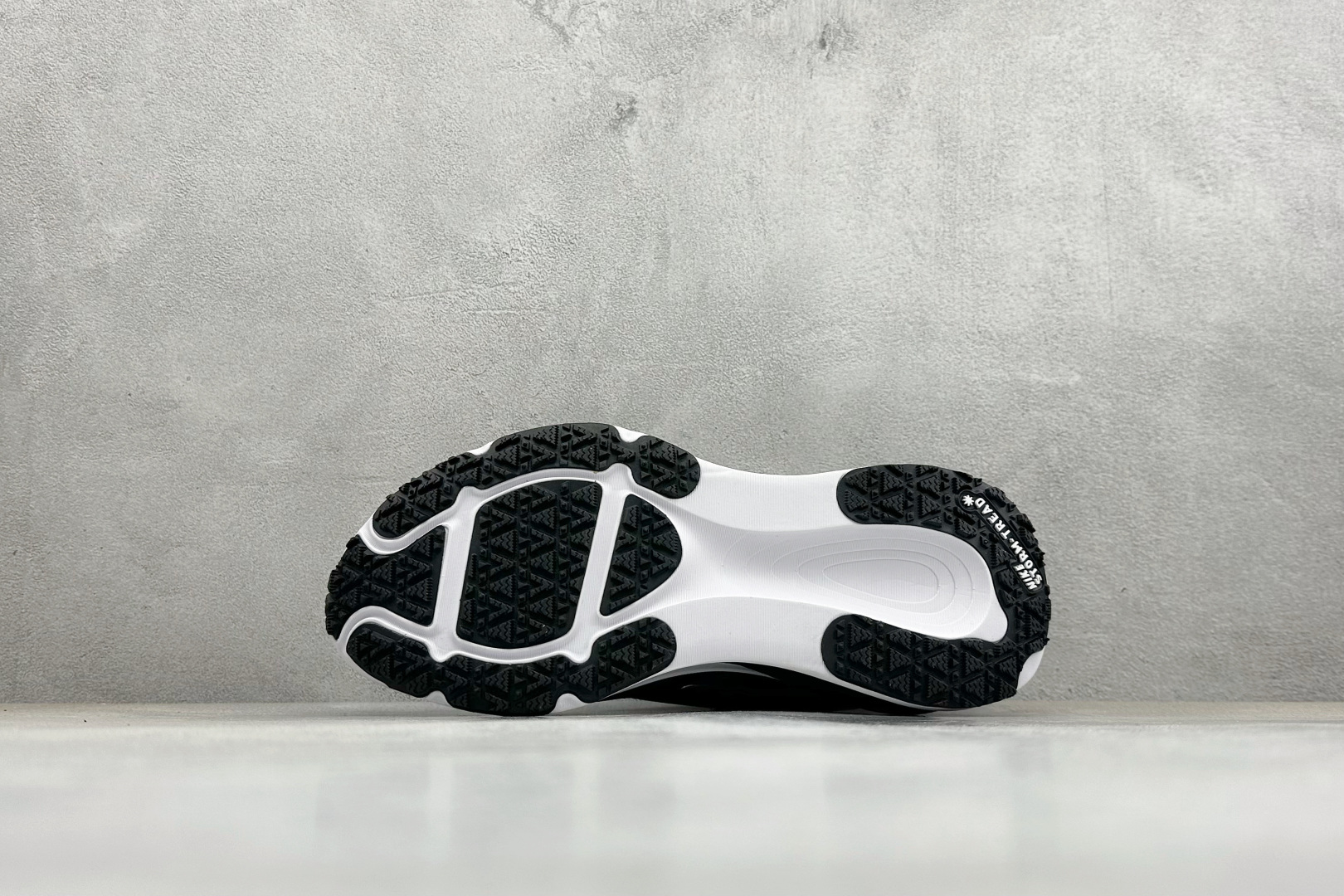 Nike Air Zoom Vomero 18 GTX 登月18 缓震休闲跑鞋 HQ7001-002 Nike Air Zoom Vomero 18 GTX 登月18 缓震休闲跑鞋 HQ7001-002