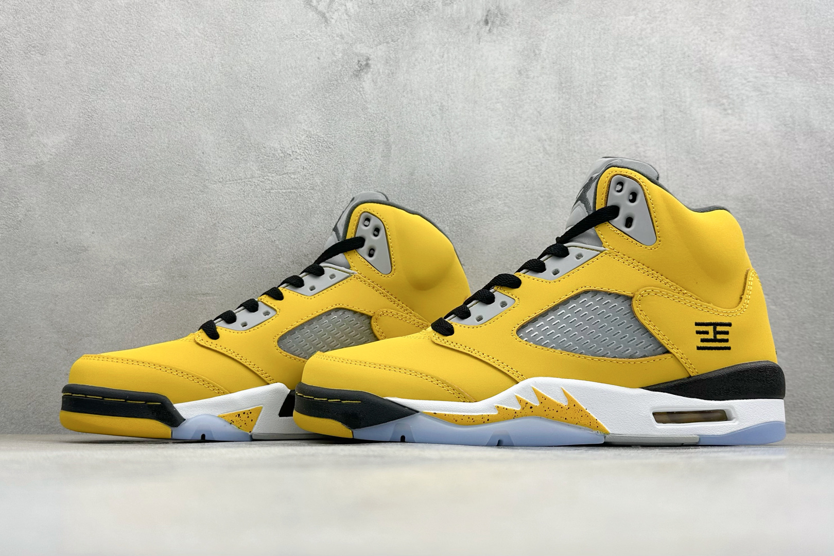 AD版Air Jordan 5 Retro 中帮复古篮球鞋 IO3372-700 AD版Air Jordan 5 Retro 中帮复古篮球鞋 IO3372-700
