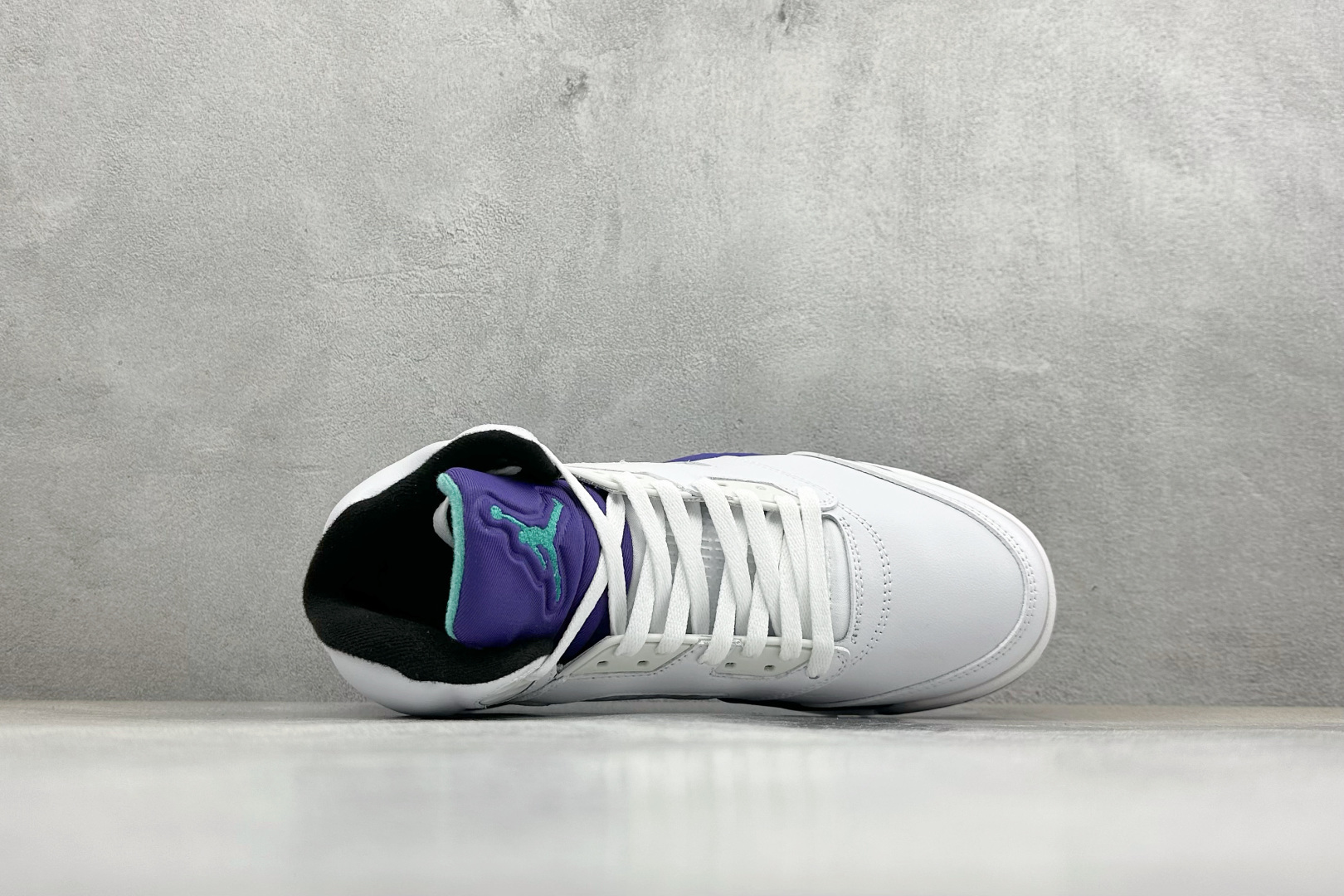 AD版Air Jordan 5 Retro 中帮复古篮球鞋 HQ7978-100 AD版Air Jordan 5 Retro 中帮复古篮球鞋 HQ7978-100