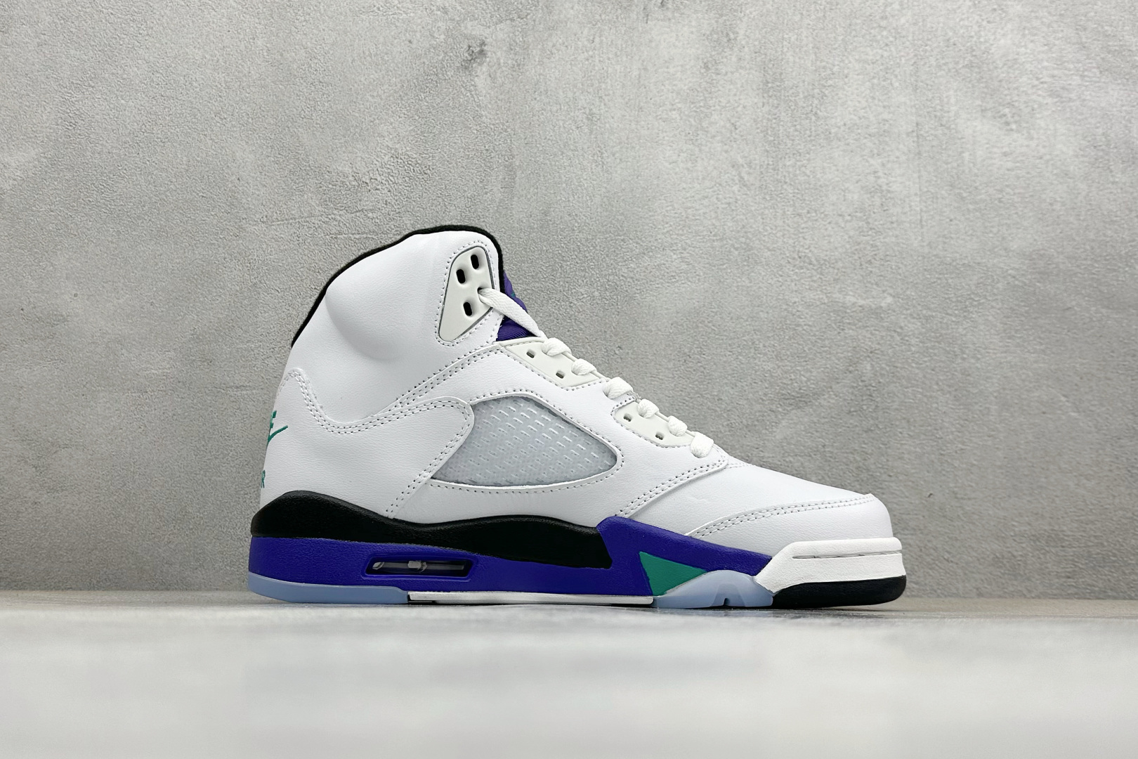AD版Air Jordan 5 Retro 中帮复古篮球鞋 HQ7978-100 AD版Air Jordan 5 Retro 中帮复古篮球鞋 HQ7978-100