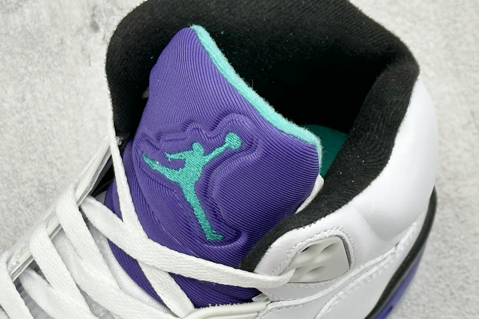 AD版Air Jordan 5 Retro 中帮复古篮球鞋 HQ7978-100 AD版Air Jordan 5 Retro 中帮复古篮球鞋 HQ7978-100