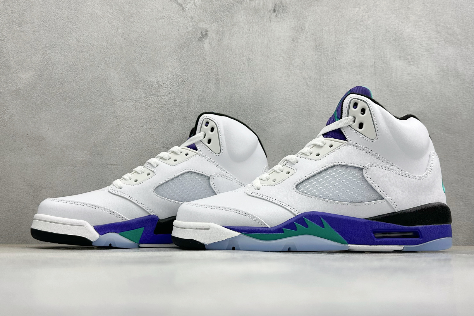 AD版Air Jordan 5 Retro 中帮复古篮球鞋 HQ7978-100 AD版Air Jordan 5 Retro 中帮复古篮球鞋 HQ7978-100