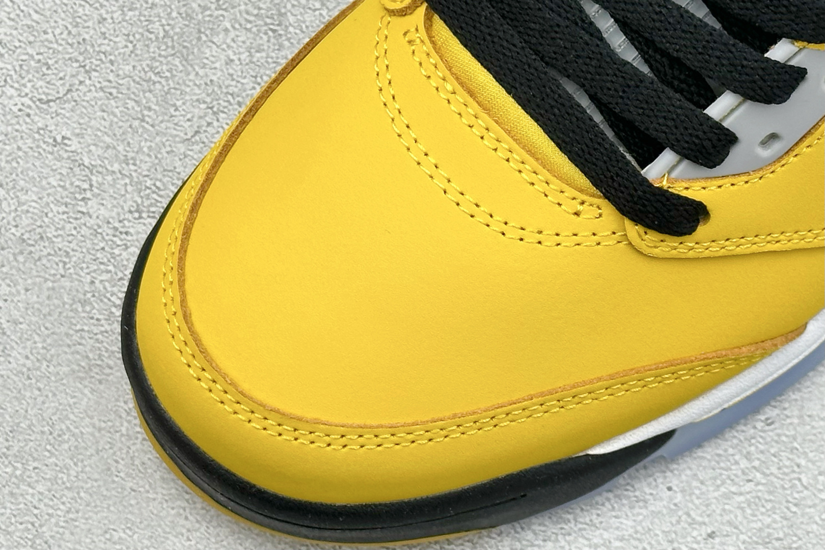 AD版Air Jordan 5 Retro 中帮复古篮球鞋 IO3372-700 AD版Air Jordan 5 Retro 中帮复古篮球鞋 IO3372-700