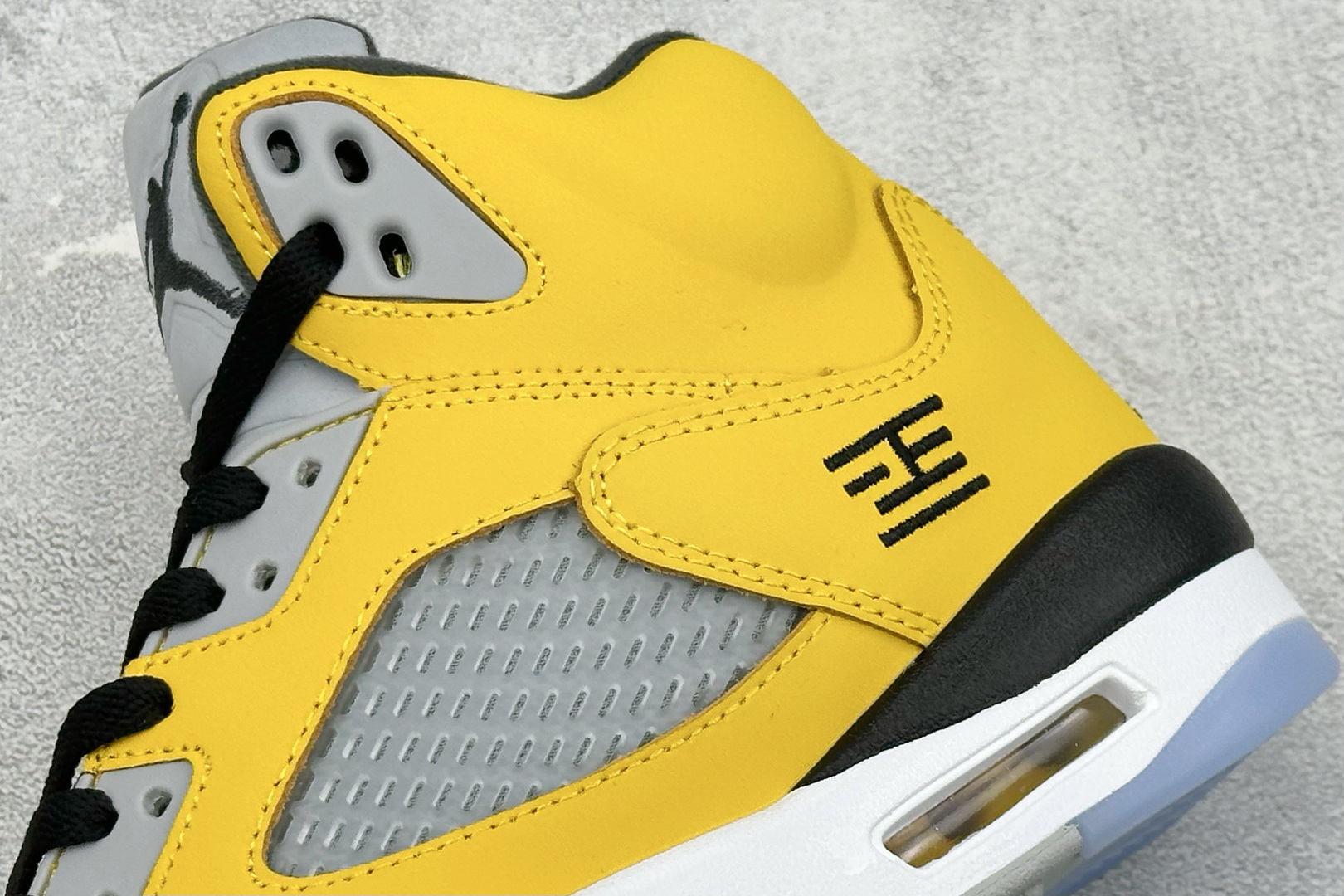 AD版Air Jordan 5 Retro 中帮复古篮球鞋 IO3372-700 AD版Air Jordan 5 Retro 中帮复古篮球鞋 IO3372-700