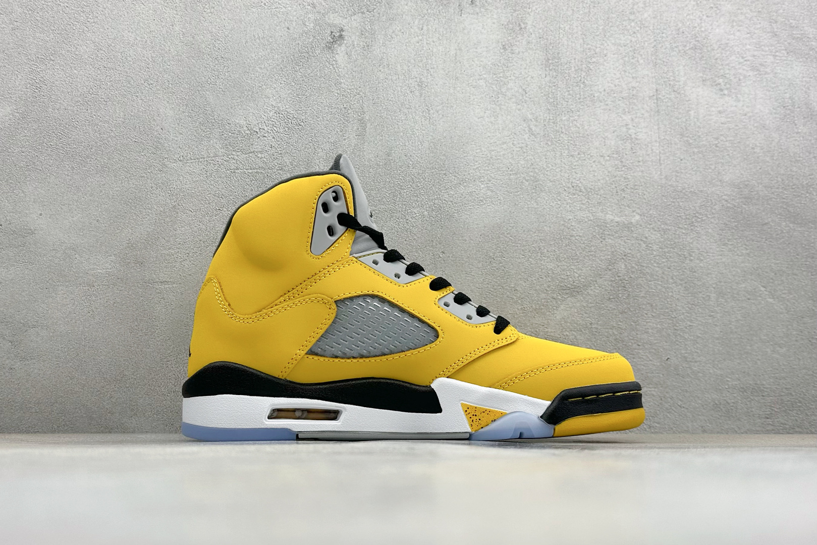 AD版Air Jordan 5 Retro 中帮复古篮球鞋 IO3372-700 AD版Air Jordan 5 Retro 中帮复古篮球鞋 IO3372-700