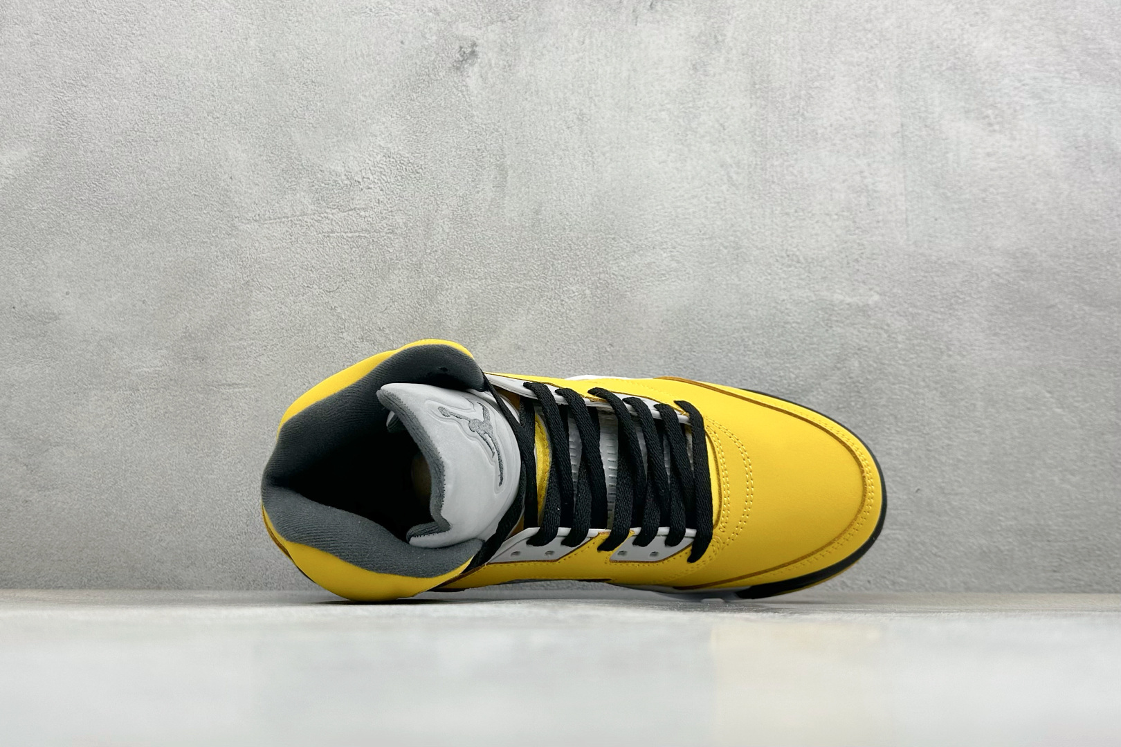 AD版Air Jordan 5 Retro 中帮复古篮球鞋 IO3372-700 AD版Air Jordan 5 Retro 中帮复古篮球鞋 IO3372-700