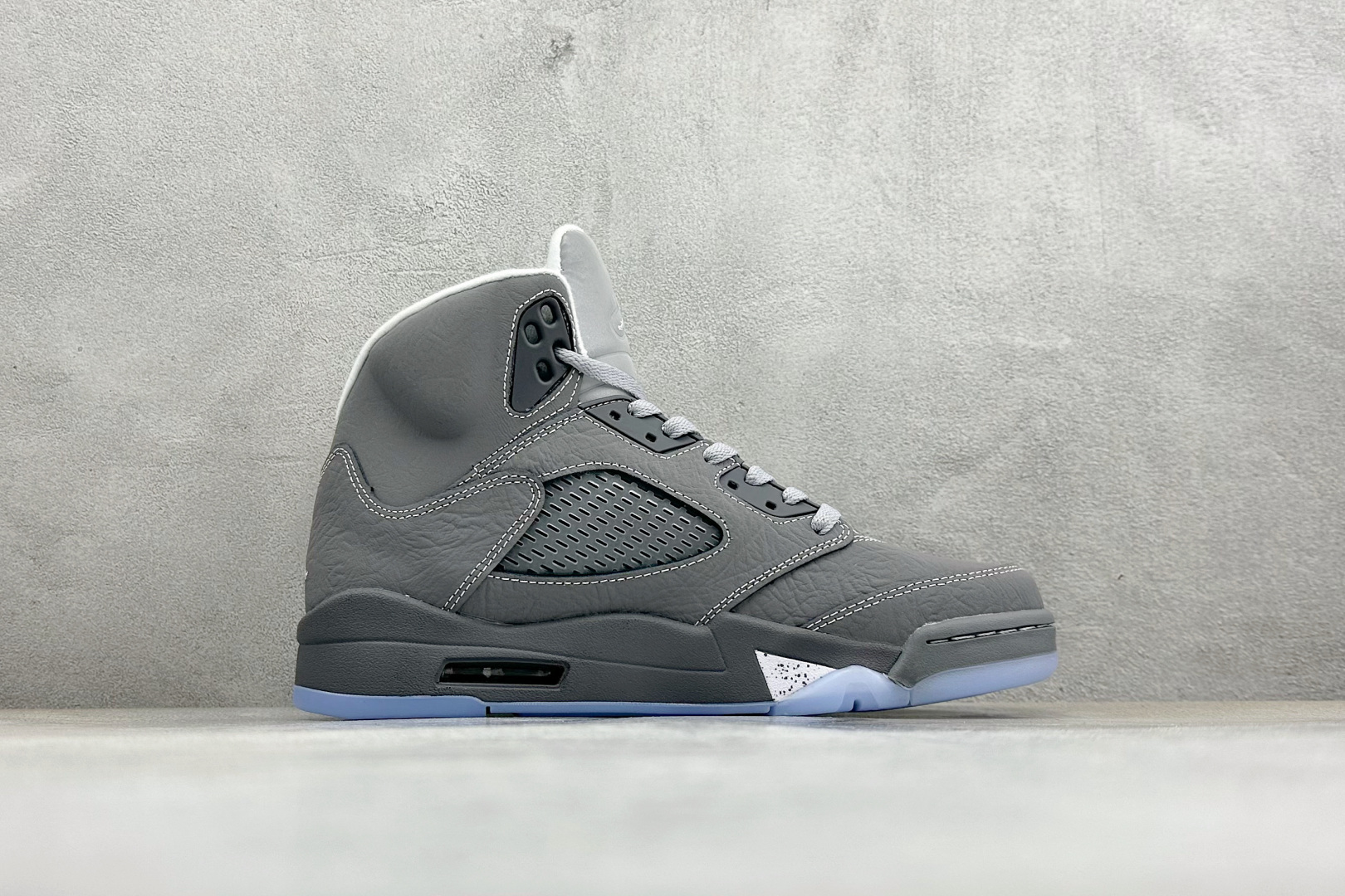 AD版Air Jordan 5 Retro 中帮复古篮球鞋 DD0587-002 AD版Air Jordan 5 Retro 中帮复古篮球鞋 DD0587-002