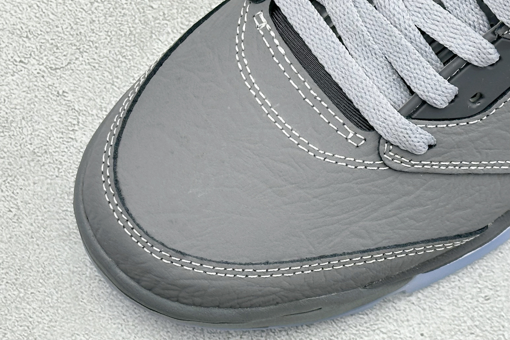 AD版Air Jordan 5 Retro 中帮复古篮球鞋 DD0587-002 AD版Air Jordan 5 Retro 中帮复古篮球鞋 DD0587-002