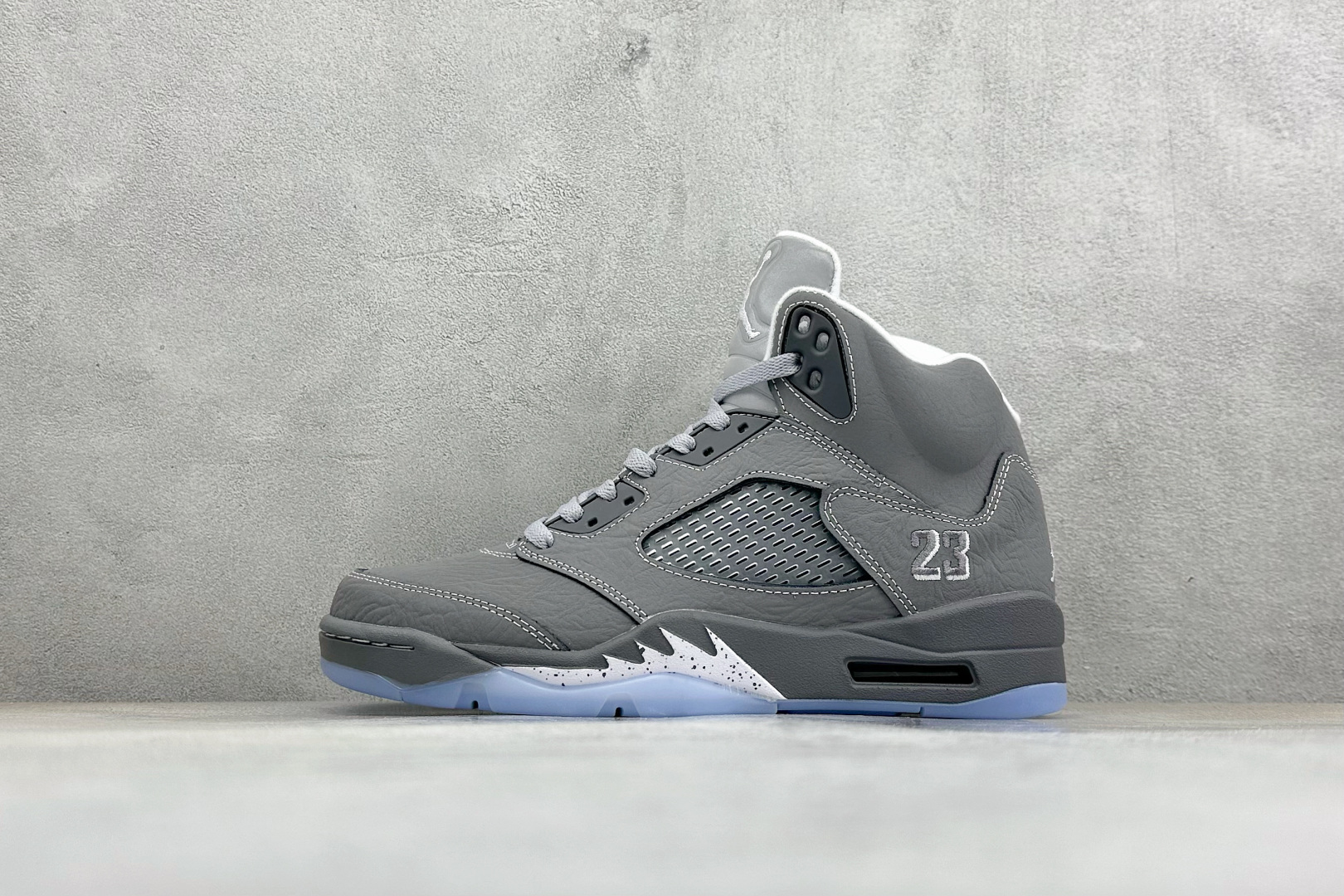 AD版Air Jordan 5 Retro 中帮复古篮球鞋 DD0587-002 AD版Air Jordan 5 Retro 中帮复古篮球鞋 DD0587-002