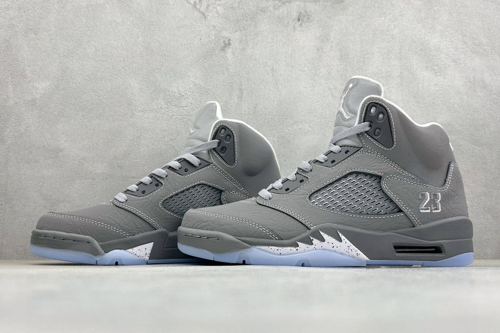 AD版Air Jordan 5 Retro 中帮复古篮球鞋 DD0587-002 AD版Air Jordan 5 Retro 中帮复古篮球鞋 DD0587-002