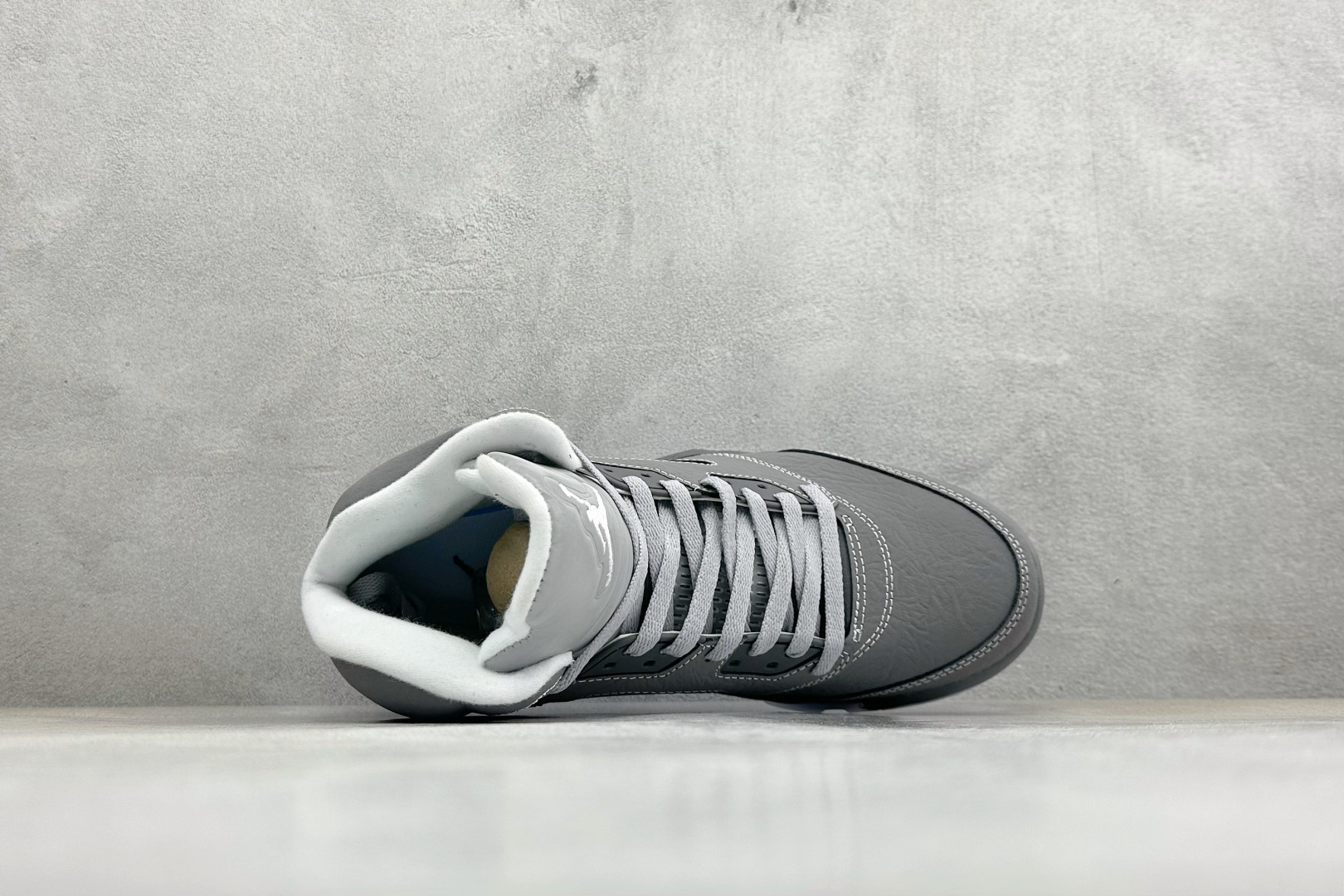 AD版Air Jordan 5 Retro 中帮复古篮球鞋 DD0587-002 AD版Air Jordan 5 Retro 中帮复古篮球鞋 DD0587-002