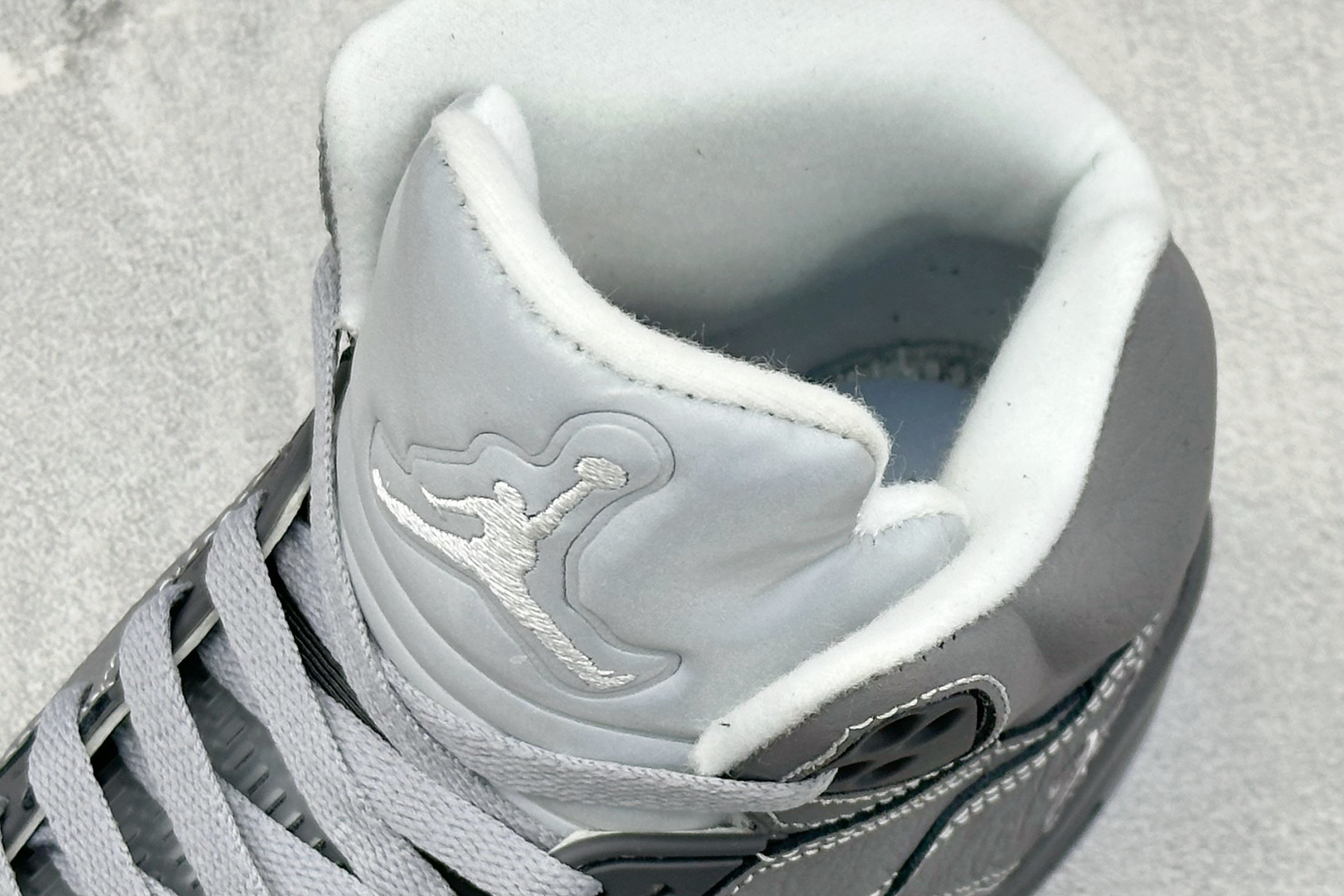 AD版Air Jordan 5 Retro 中帮复古篮球鞋 DD0587-002 AD版Air Jordan 5 Retro 中帮复古篮球鞋 DD0587-002
