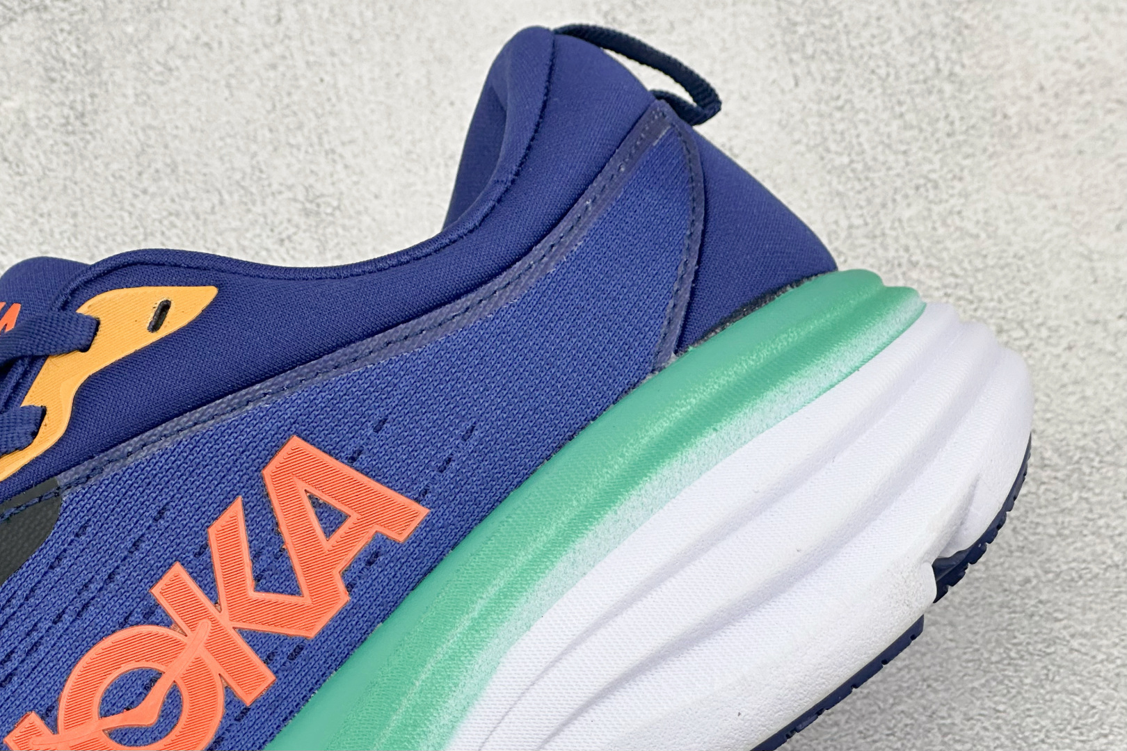 150 ST版HOKA ONE ONE Bondi8轻盈缓震长距离公路织物 低帮休闲城市通勤跑步鞋 1127952/OSBB-Chinese UA Cheap High Quatity Brand Clothes Bags handbags Sneakers wholesale wholesaler seller from China Factory suppliers Fashion Clothing Shoes best Quality Beautiful Price 150 ST版HOKA ONE ONE Bondi8轻盈缓震长距离公路织物 低帮休闲城市通勤跑步鞋 1127952/OSBB