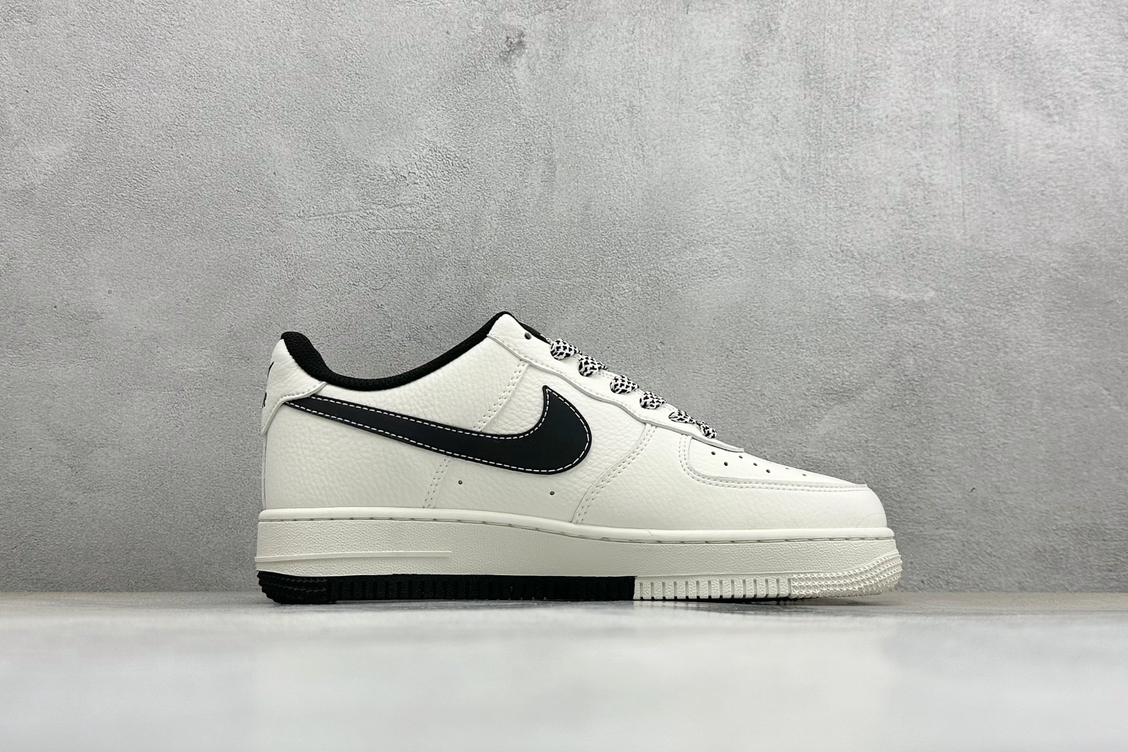 SC版Nike Air Force 1'07 Low 黑白撞色 空军一号低帮休闲板鞋 MM3399-817 SC版Nike Air Force 1'07 Low 黑白撞色 空军一号低帮休闲板鞋 MM3399-817