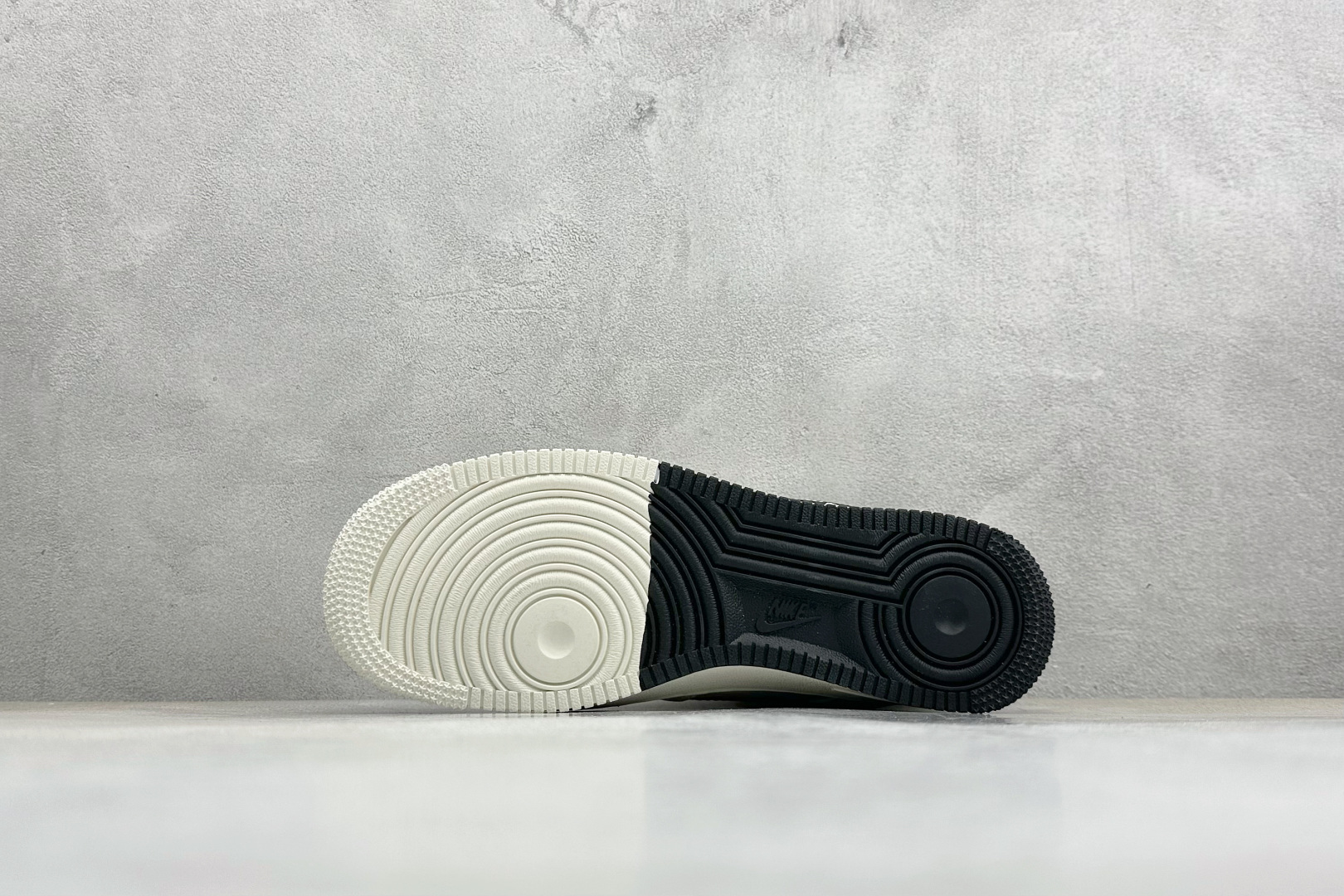 SC版Nike Air Force 1'07 Low 黑白撞色 空军一号低帮休闲板鞋 MM3399-817 SC版Nike Air Force 1'07 Low 黑白撞色 空军一号低帮休闲板鞋 MM3399-817