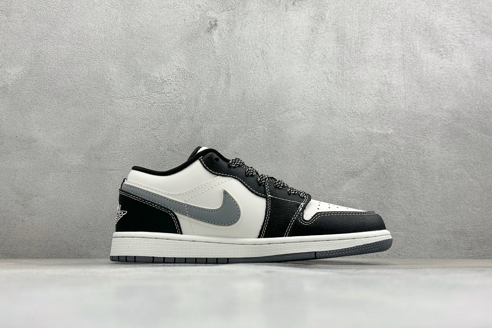 SC版AIR JORDAN 1 经典低帮版型焕新登场 黑白灰撞色拼接演绎复古街头风 QL1988-008