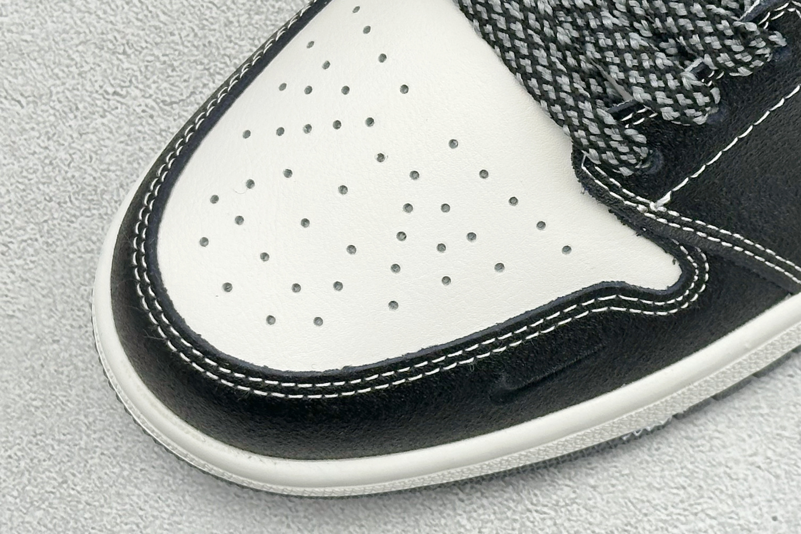 SC版AIR JORDAN 1 经典低帮版型焕新登场 黑白灰撞色拼接演绎复古街头风 QL1988-008