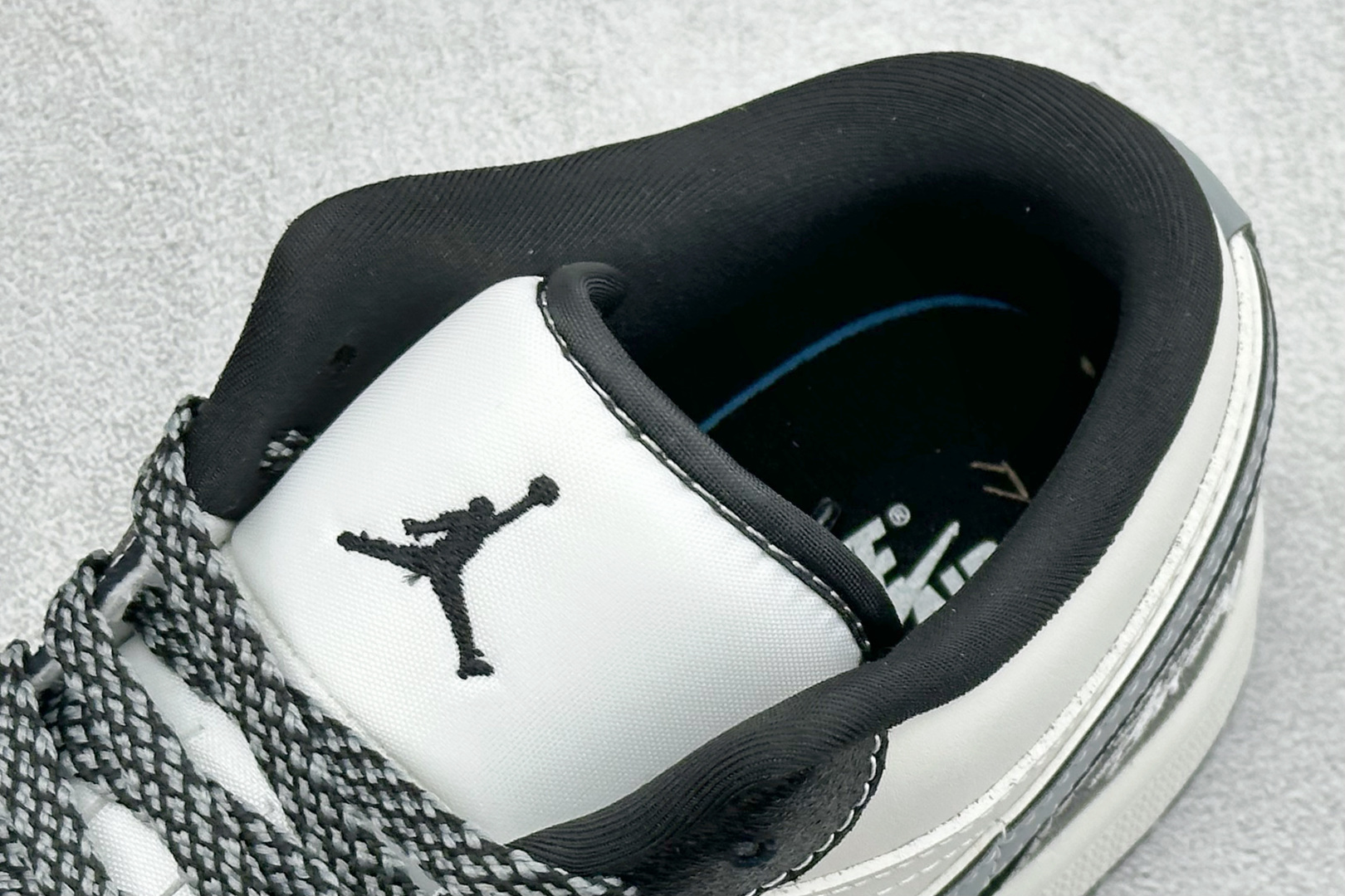 SC版AIR JORDAN 1 经典低帮版型焕新登场 黑白灰撞色拼接演绎复古街头风 QL1988-008