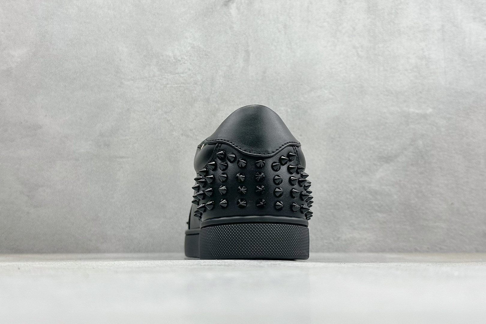230 CL路铂廷 Louis Junior Spikes 圆头系带 低帮 时尚板鞋