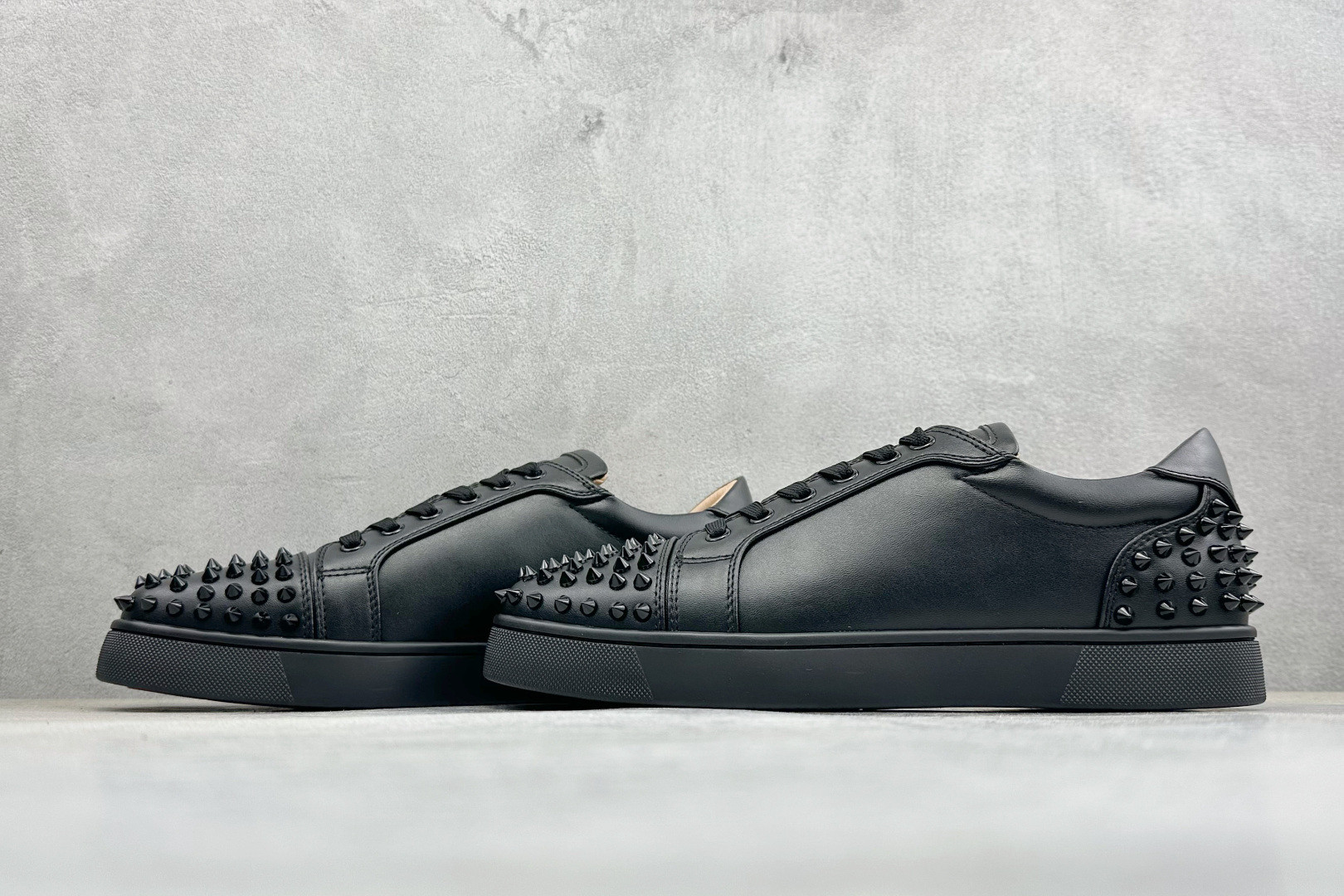 230 CL路铂廷 Louis Junior Spikes 圆头系带 低帮 时尚板鞋