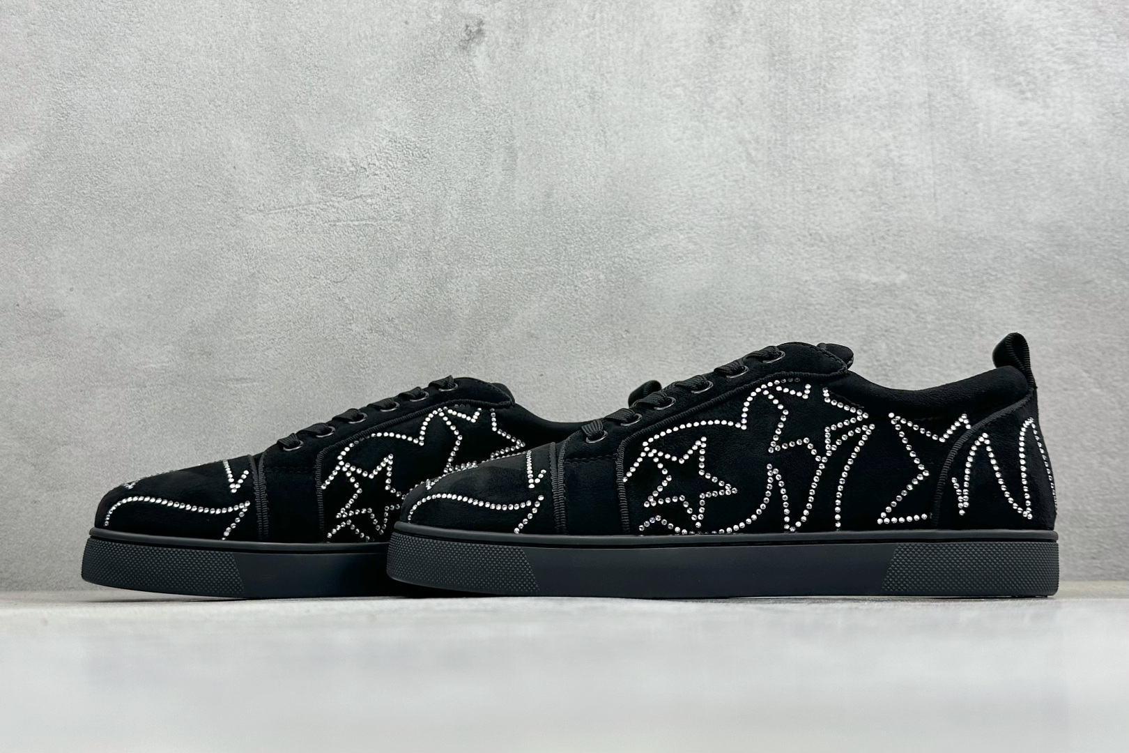 240 CL路铂廷 Louis Junior Spikes 圆头系带 低帮 时尚板鞋