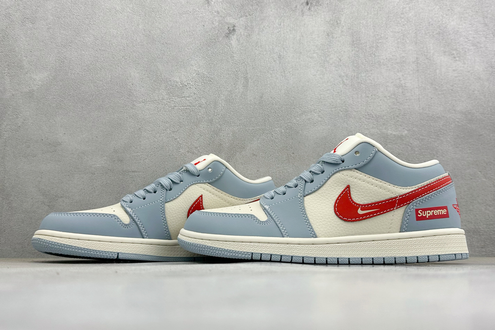 Air Jordan 1 Low(Supreme联名)乔丹爆款高端定制 浅蓝+米白+红色 QJ1988-012 Air Jordan 1 Low(Supreme联名)乔丹爆款高端定制 浅蓝+米白+红色 QJ1988-012