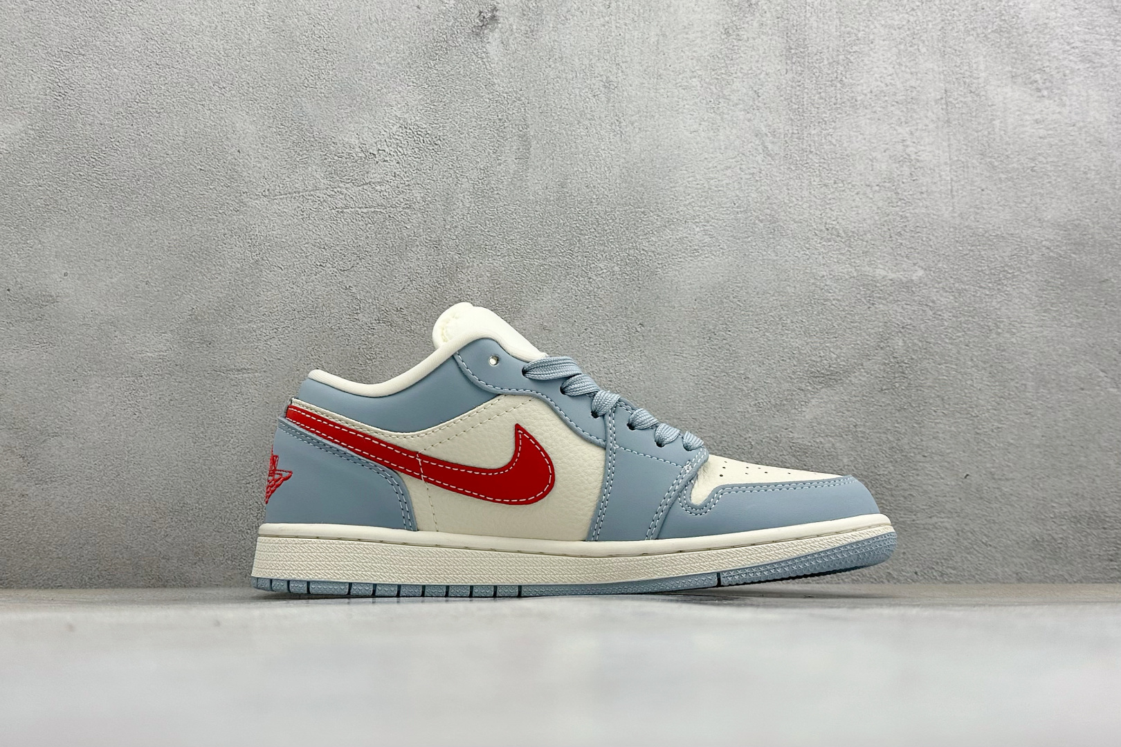 Air Jordan 1 Low(Supreme联名)乔丹爆款高端定制 浅蓝+米白+红色 QJ1988-012 Air Jordan 1 Low(Supreme联名)乔丹爆款高端定制 浅蓝+米白+红色 QJ1988-012