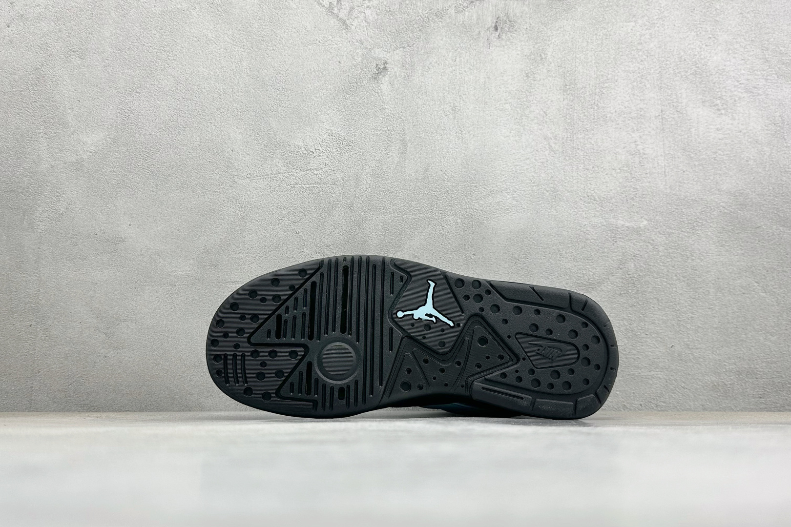 AD版Jordan CMFT ERA 舒适简约低帮运动板鞋 HJ6777-002 AD版Jordan CMFT ERA 舒适简约低帮运动板鞋 HJ6777-002