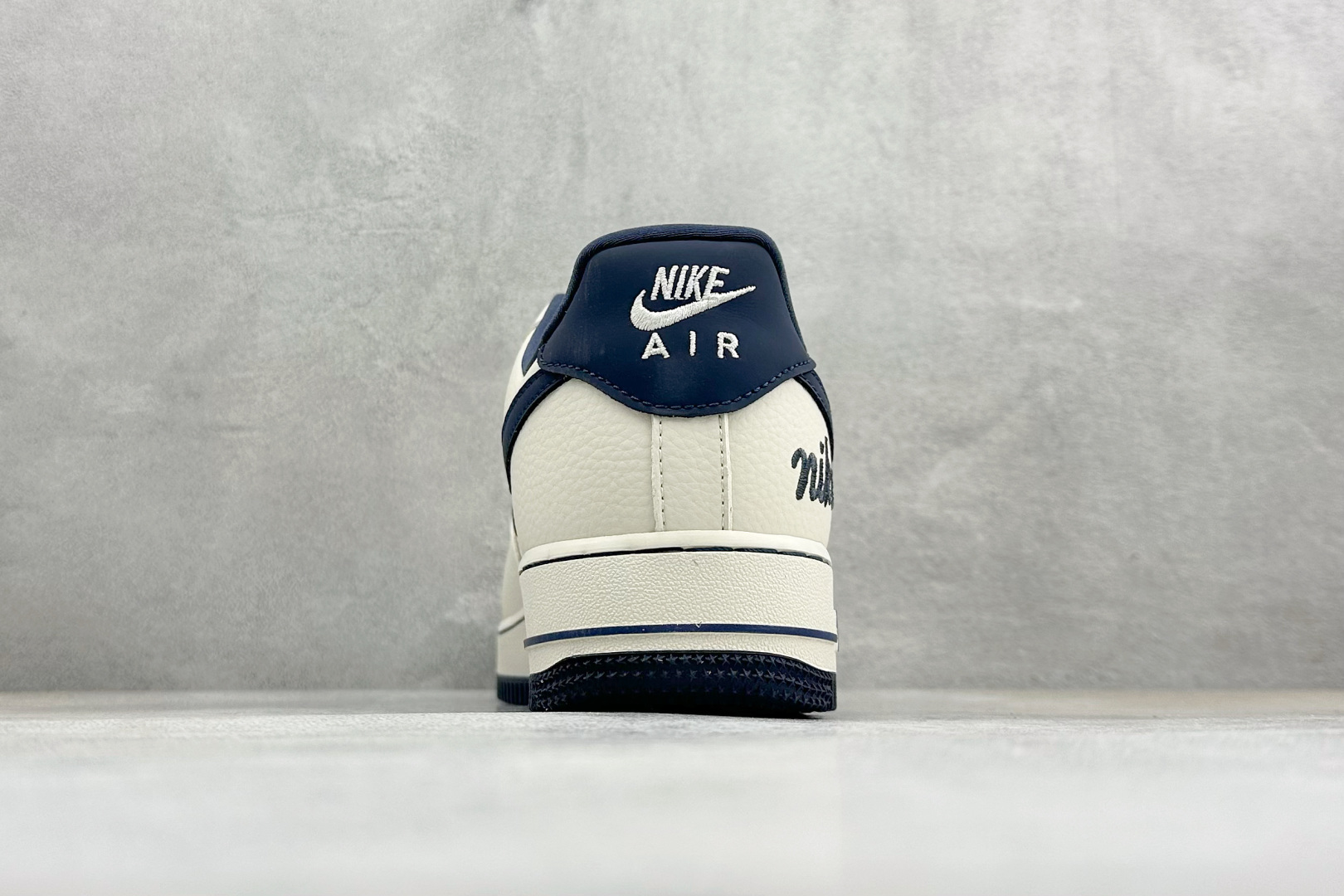 SC版Nike Air Force 1'07 Low 米白藏蓝 空军一号低帮休闲板鞋 FV3694-110-莆田鞋,莆田鞋货源,高仿鞋,高仿鞋货源,安福档口,莆田高仿鞋,莆田鞋批发,高仿鞋批发,莆田高仿运动鞋,高仿运动鞋,莆田运动鞋 SC版Nike Air Force 1'07 Low 米白藏蓝 空军一号低帮休闲板鞋 FV3694-110