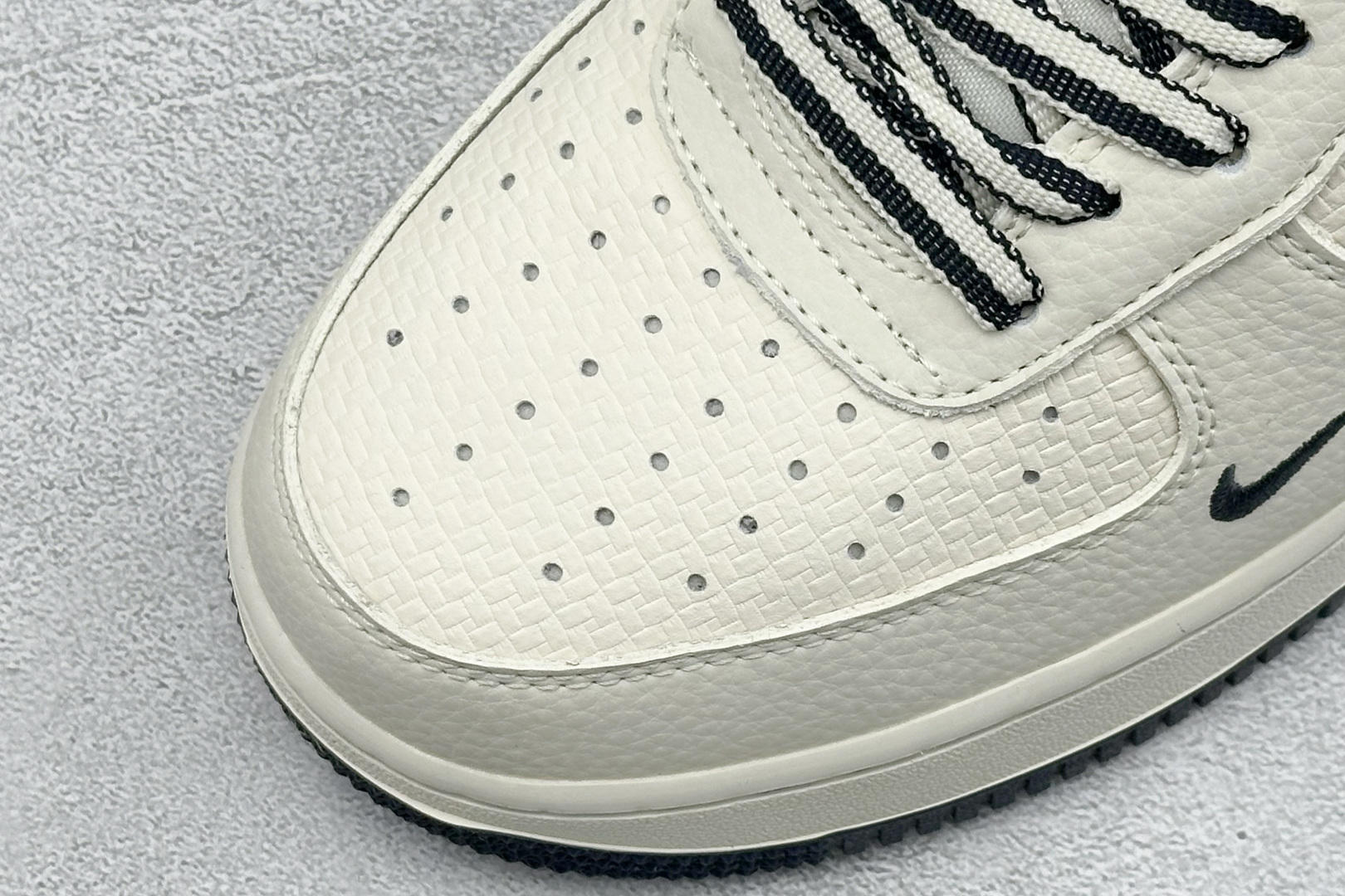SC版Nike Air Force 1'07 Low 米白藏蓝 空军一号低帮休闲板鞋 FV3694-110-莆田鞋,莆田鞋货源,高仿鞋,高仿鞋货源,安福档口,莆田高仿鞋,莆田鞋批发,高仿鞋批发,莆田高仿运动鞋,高仿运动鞋,莆田运动鞋 SC版Nike Air Force 1'07 Low 米白藏蓝 空军一号低帮休闲板鞋 FV3694-110