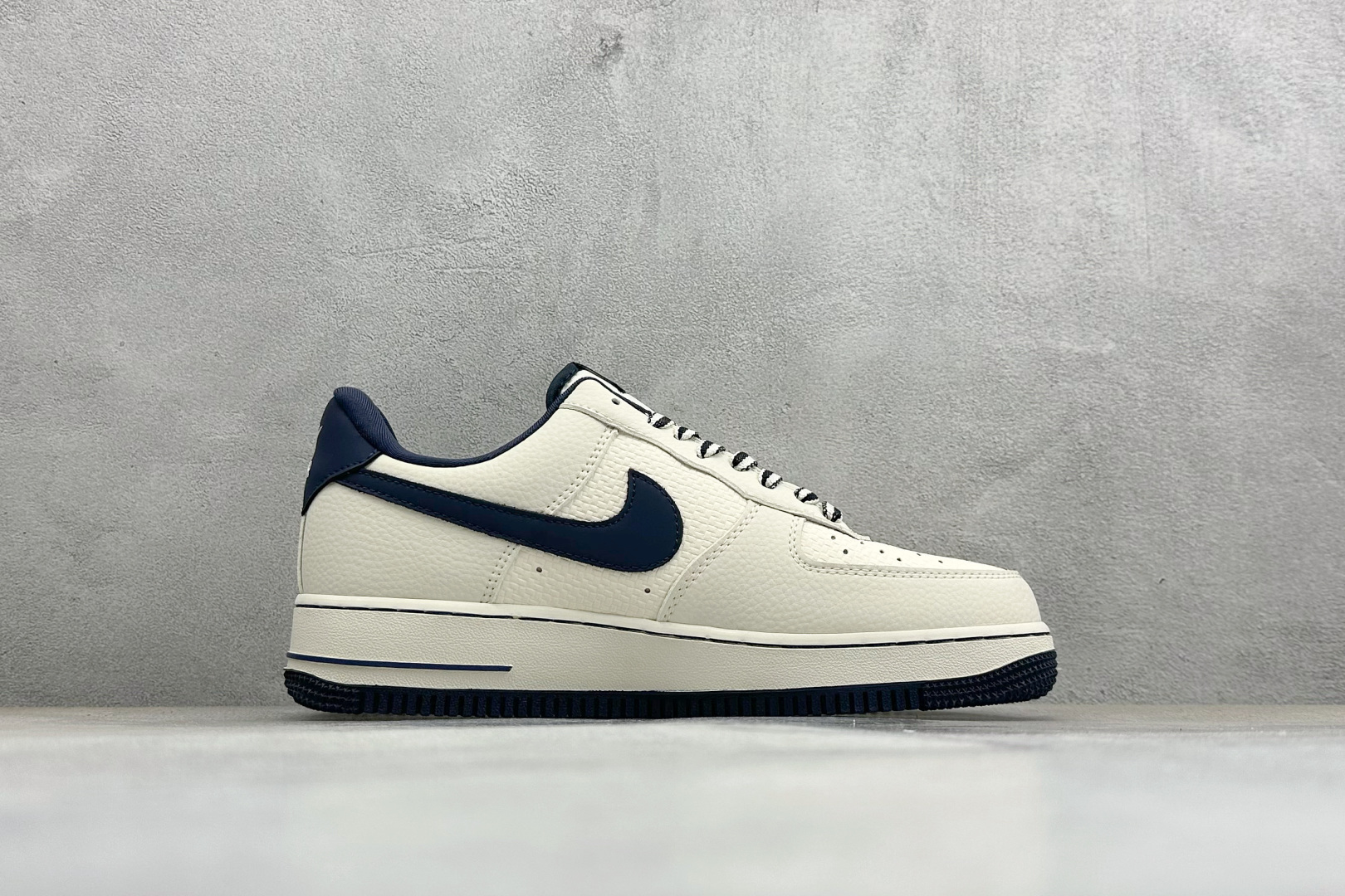 SC版Nike Air Force 1'07 Low 米白藏蓝 空军一号低帮休闲板鞋 FV3694-110-莆田鞋,莆田鞋货源,高仿鞋,高仿鞋货源,安福档口,莆田高仿鞋,莆田鞋批发,高仿鞋批发,莆田高仿运动鞋,高仿运动鞋,莆田运动鞋 SC版Nike Air Force 1'07 Low 米白藏蓝 空军一号低帮休闲板鞋 FV3694-110