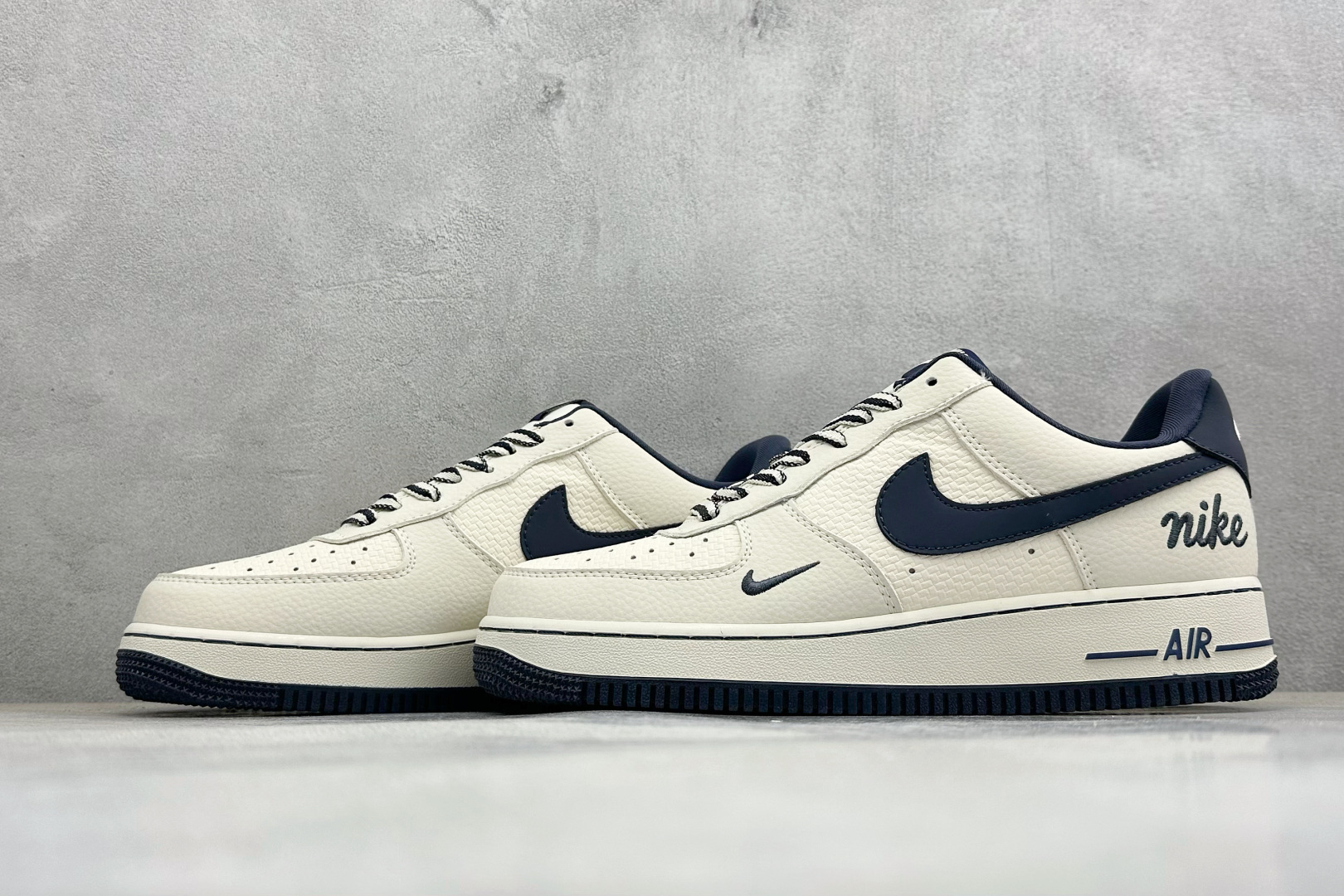 SC版Nike Air Force 1'07 Low 米白藏蓝 空军一号低帮休闲板鞋 FV3694-110-莆田鞋,莆田鞋货源,高仿鞋,高仿鞋货源,安福档口,莆田高仿鞋,莆田鞋批发,高仿鞋批发,莆田高仿运动鞋,高仿运动鞋,莆田运动鞋 SC版Nike Air Force 1'07 Low 米白藏蓝 空军一号低帮休闲板鞋 FV3694-110