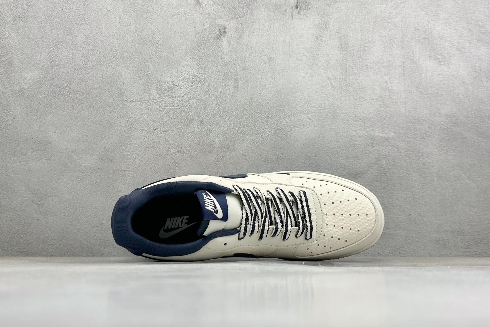 SC版Nike Air Force 1'07 Low 米白藏蓝 空军一号低帮休闲板鞋 FV3694-110-莆田鞋,莆田鞋货源,高仿鞋,高仿鞋货源,安福档口,莆田高仿鞋,莆田鞋批发,高仿鞋批发,莆田高仿运动鞋,高仿运动鞋,莆田运动鞋 SC版Nike Air Force 1'07 Low 米白藏蓝 空军一号低帮休闲板鞋 FV3694-110