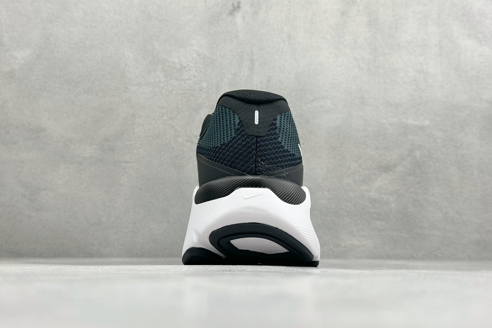 NIKE STRUCTURE PLUS 耐克 舒适减震防滑 低帮跑步鞋全掌ReactX泡绵中底 前掌和后