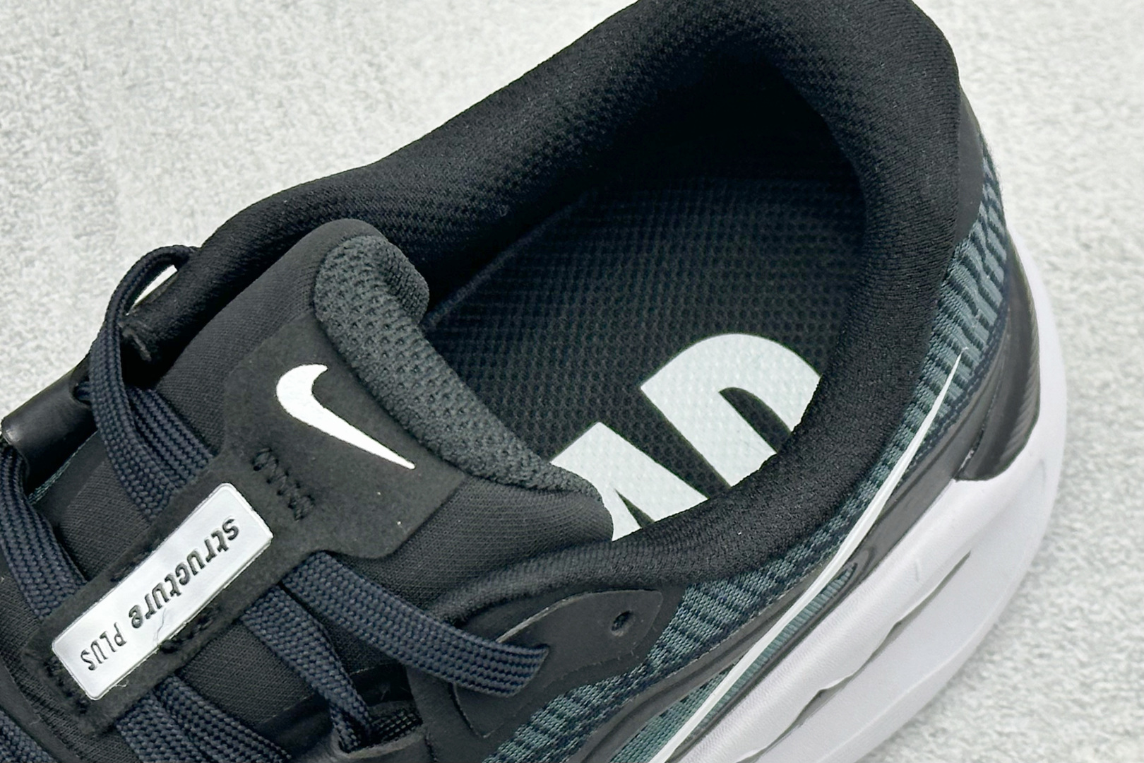 NIKE STRUCTURE PLUS 耐克 舒适减震防滑 低帮跑步鞋全掌ReactX泡绵中底 前掌和后