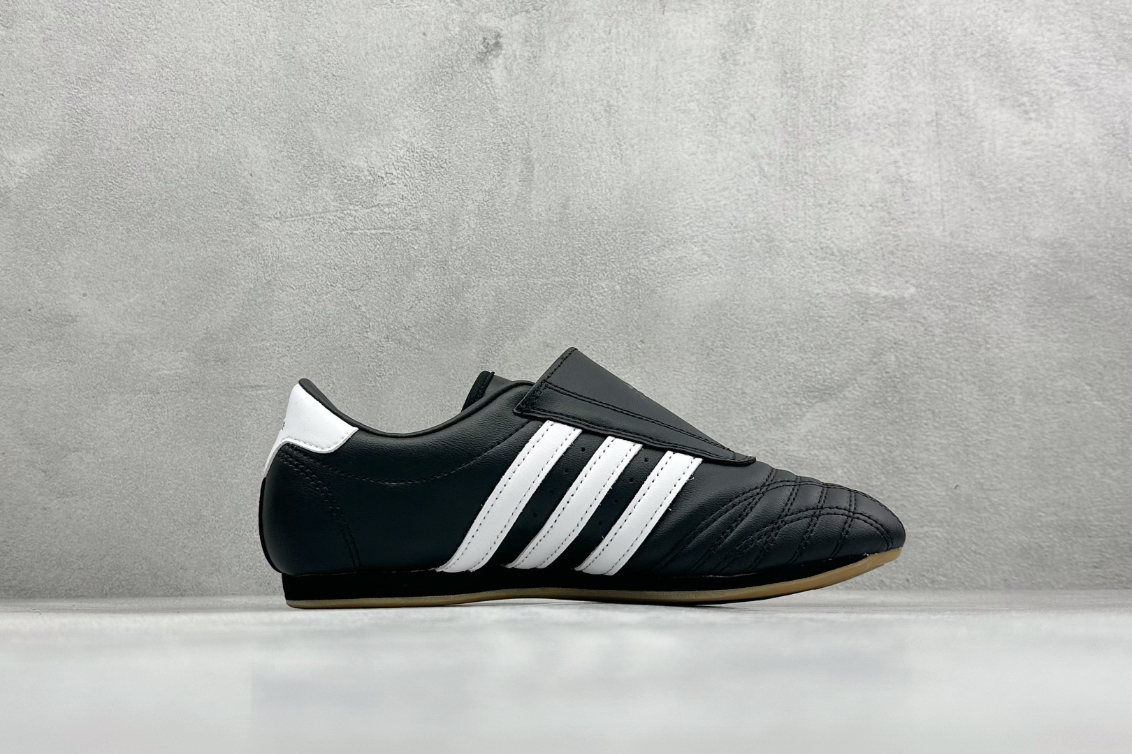Adidas originals Taekwondo Low 跆拳道系列低帮经典复古薄底休闲运动舒适训练慢跑鞋 JQ4775
