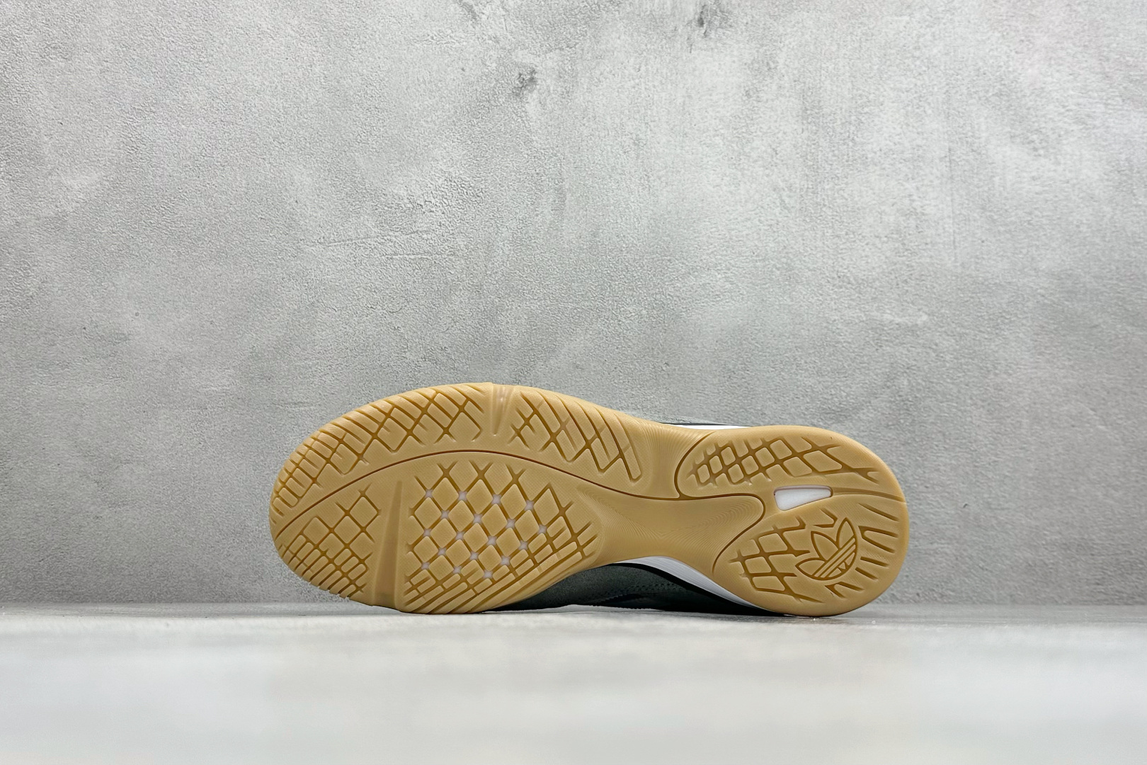 Adidas Originals BerMuda 三叶草复古休闲防滑耐磨低帮板鞋 JQ0887