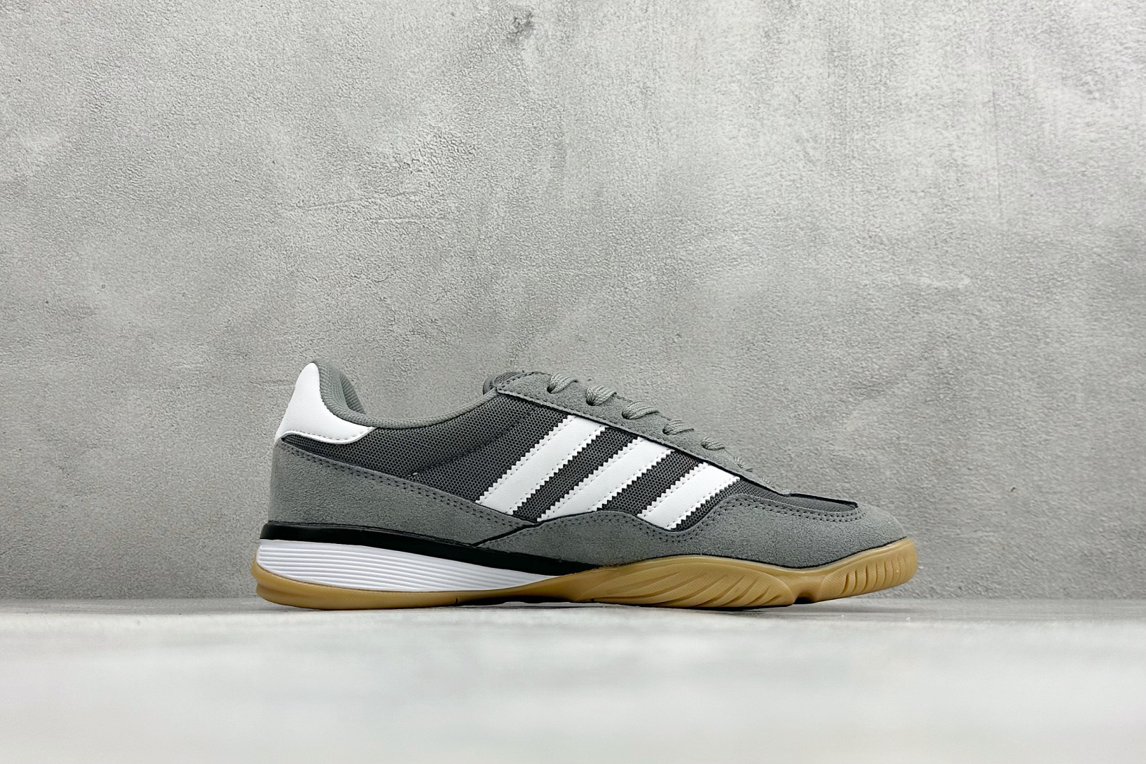 Adidas Originals BerMuda 三叶草复古休闲防滑耐磨低帮板鞋 JQ0887