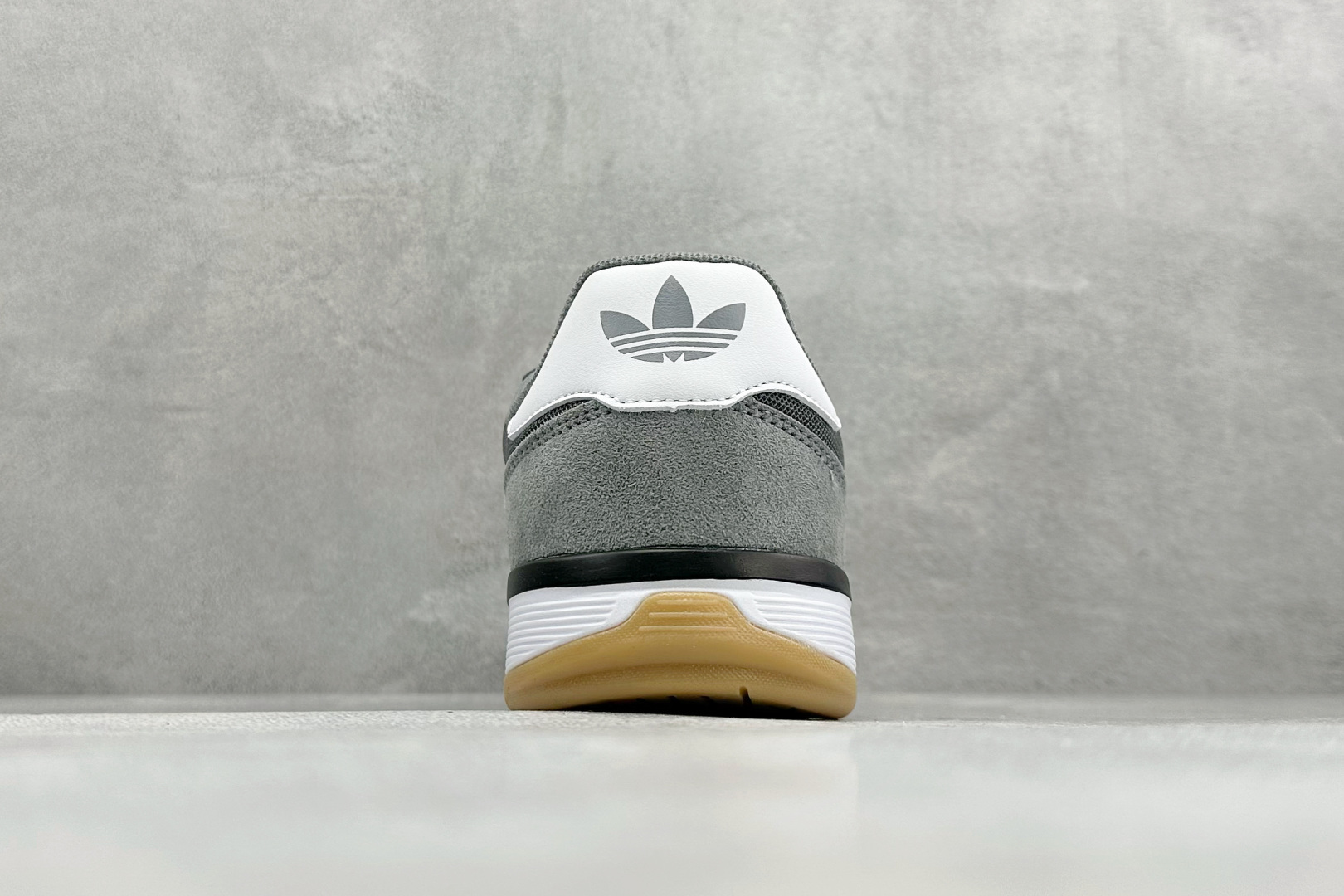Adidas Originals BerMuda 三叶草复古休闲防滑耐磨低帮板鞋 JQ0887