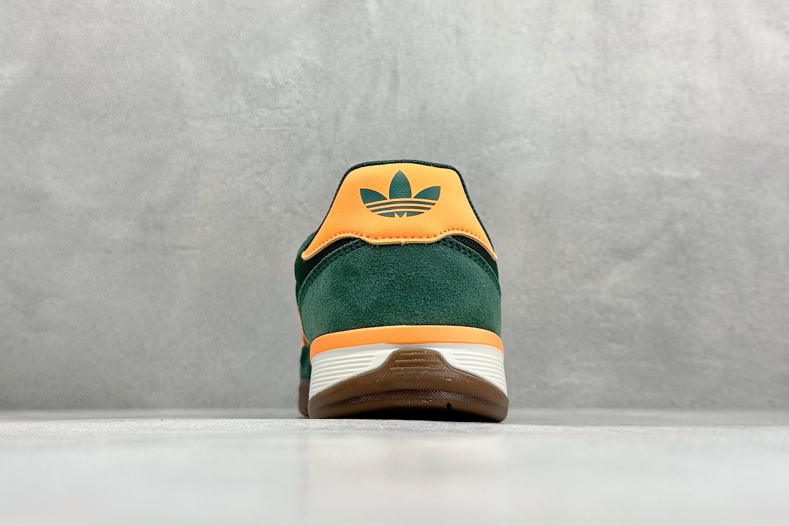 Adidas Originals BerMuda 三叶草复古休闲防滑耐磨低帮板鞋 JQ0885 Adidas Originals BerMuda 三叶草复古休闲防滑耐磨低帮板鞋 JQ0885